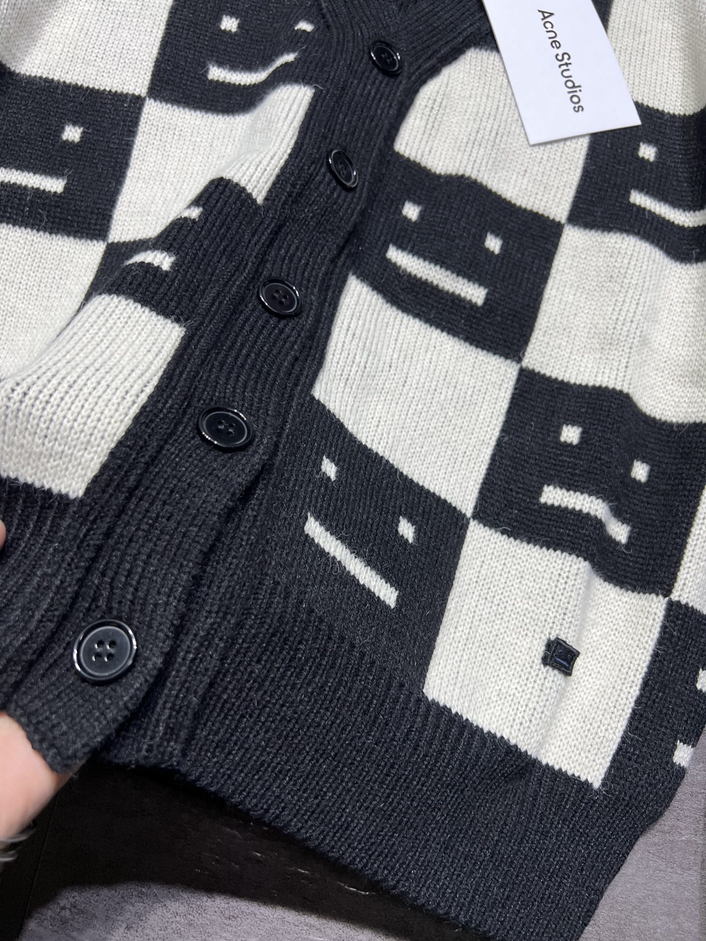 激安大特価最新作の アクネストゥディオズ ニットベストスーパーコピー 冬服 暖かい セータートップス 格子模様 ブラック_5