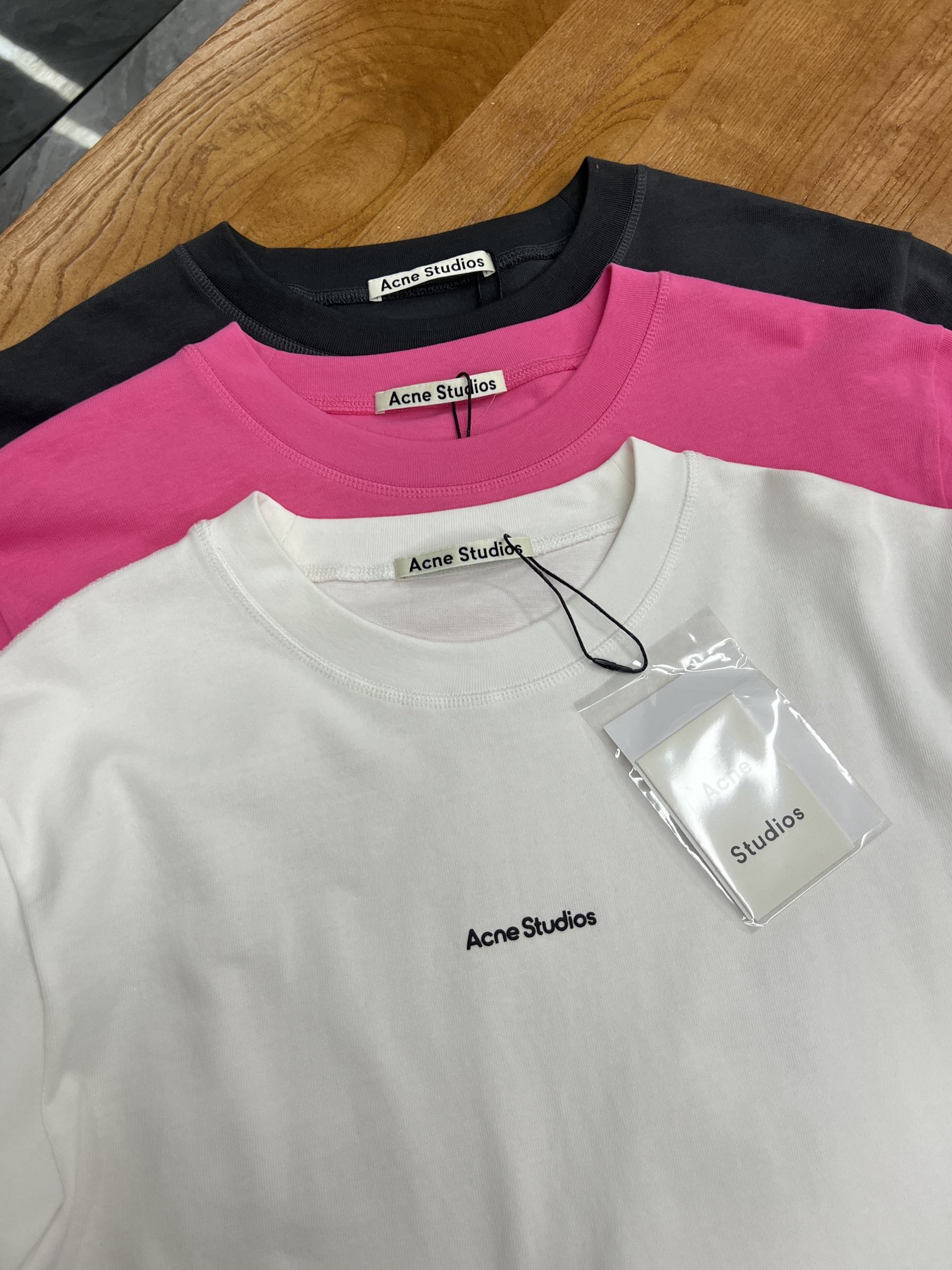 限定セール低価 アクネストゥディオズ tシャツ レディース偽物 トップス 長袖 プリント 純綿 人気品 柔らかい 3色可選_5