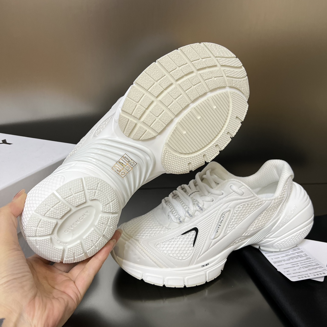 新作到着!! ジバンシィ新作スニーカーコピー  Runnerシリーズのメンズスポーツシューズ_3