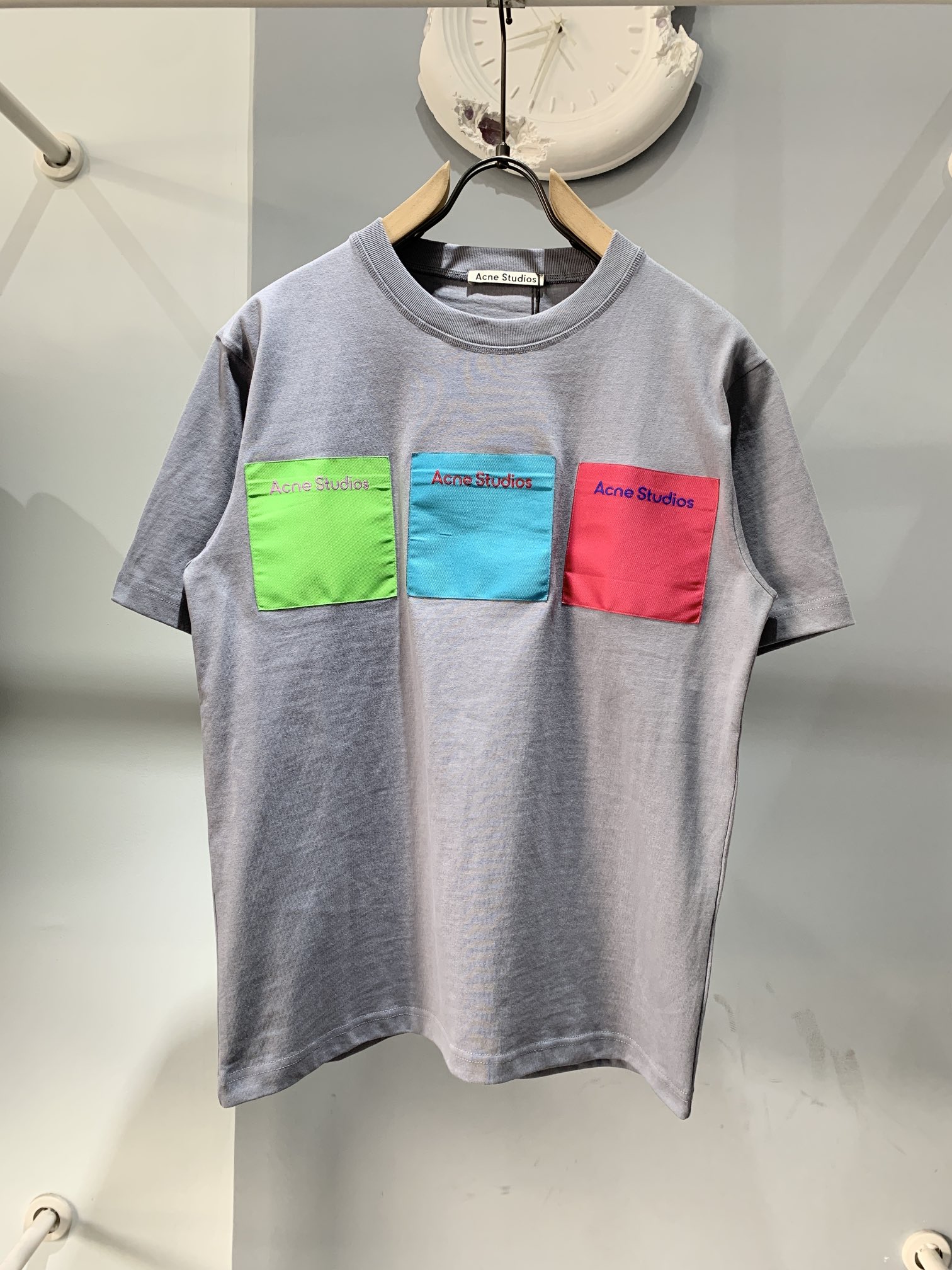 アクネストゥディオズ tシャツ レディーススーパーコピー トップス 純綿 柔らかい 丸首 人気品 3色可選 グレイ_1