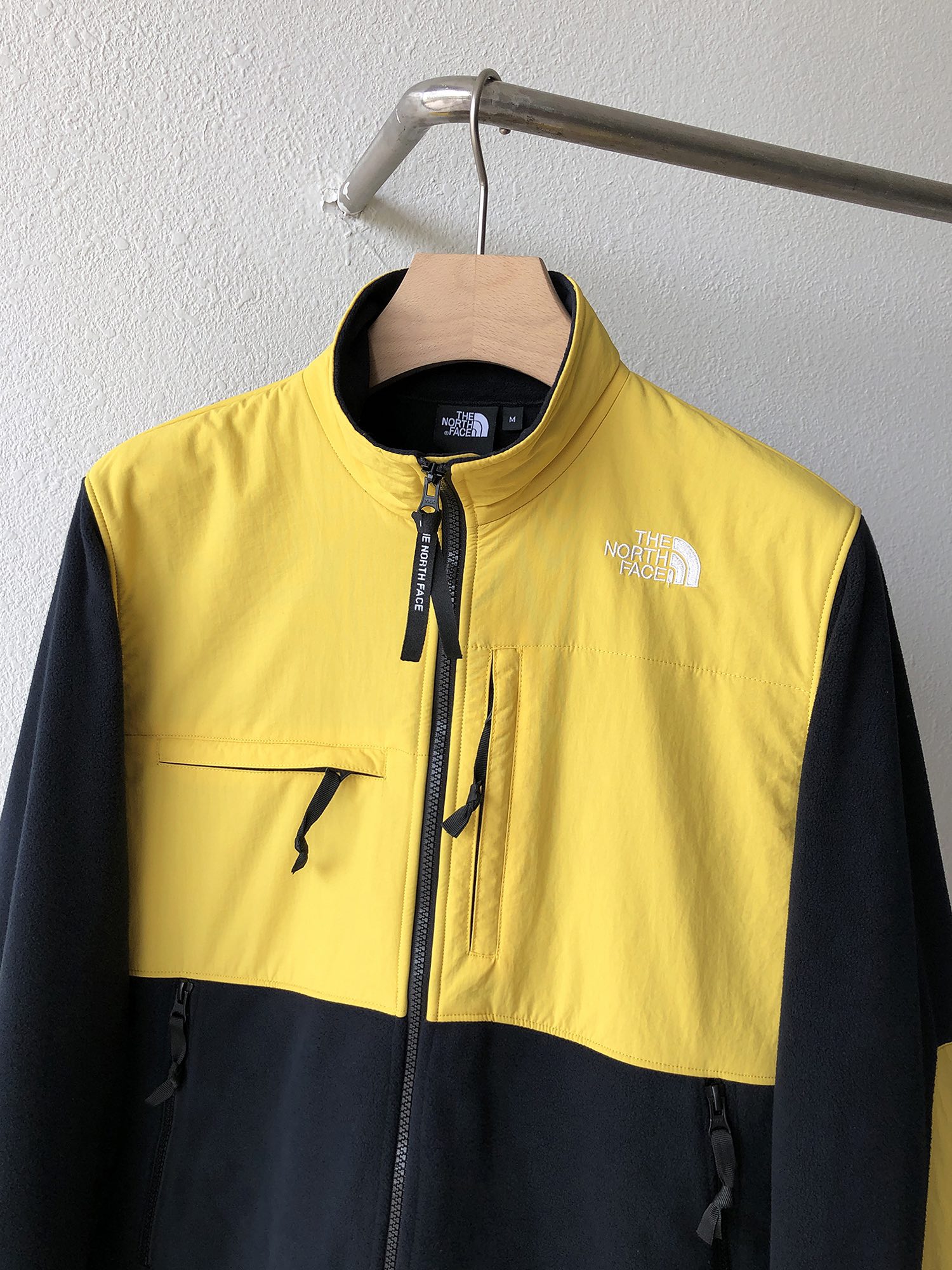 TNF新作到着!! ノースフェイスのダウンジャケットスーパーコピー アウター トップス ストームジャケット 防水 防風 フード付き アウトドア運動 2色可選 イエロー_3