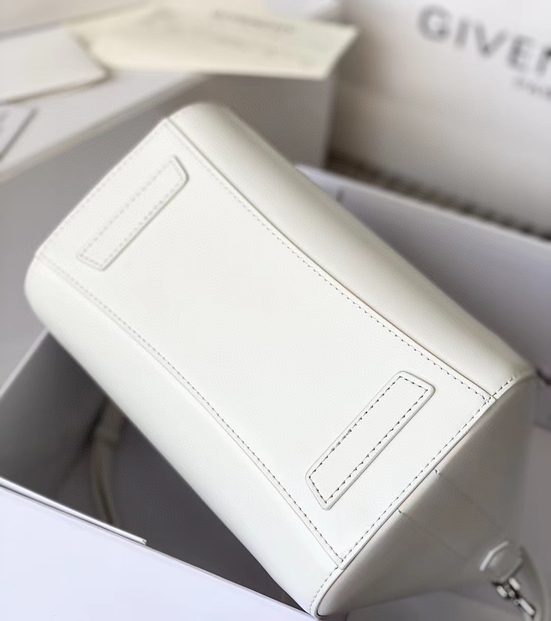 ジバンシィ ノベルティ バッグｎ級品 クラシックモデル 牛革 レザー シンプル 手持ちバッグ ミニバッグ 多色可選 ホワイト_3