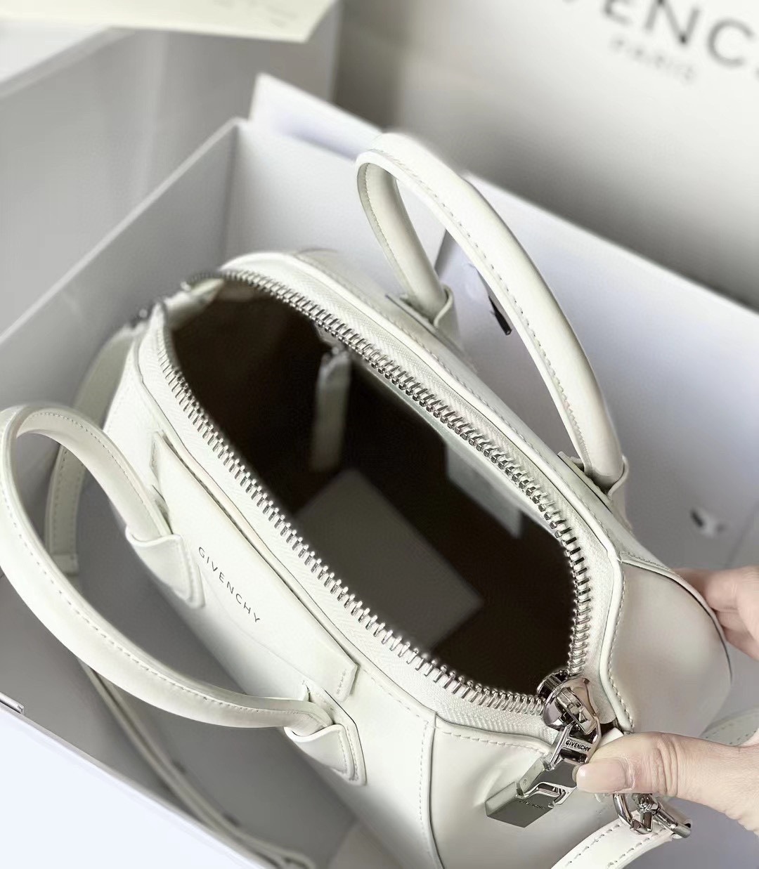 ジバンシィ ノベルティ バッグｎ級品 クラシックモデル 牛革 レザー シンプル 手持ちバッグ ミニバッグ 多色可選 ホワイト_7