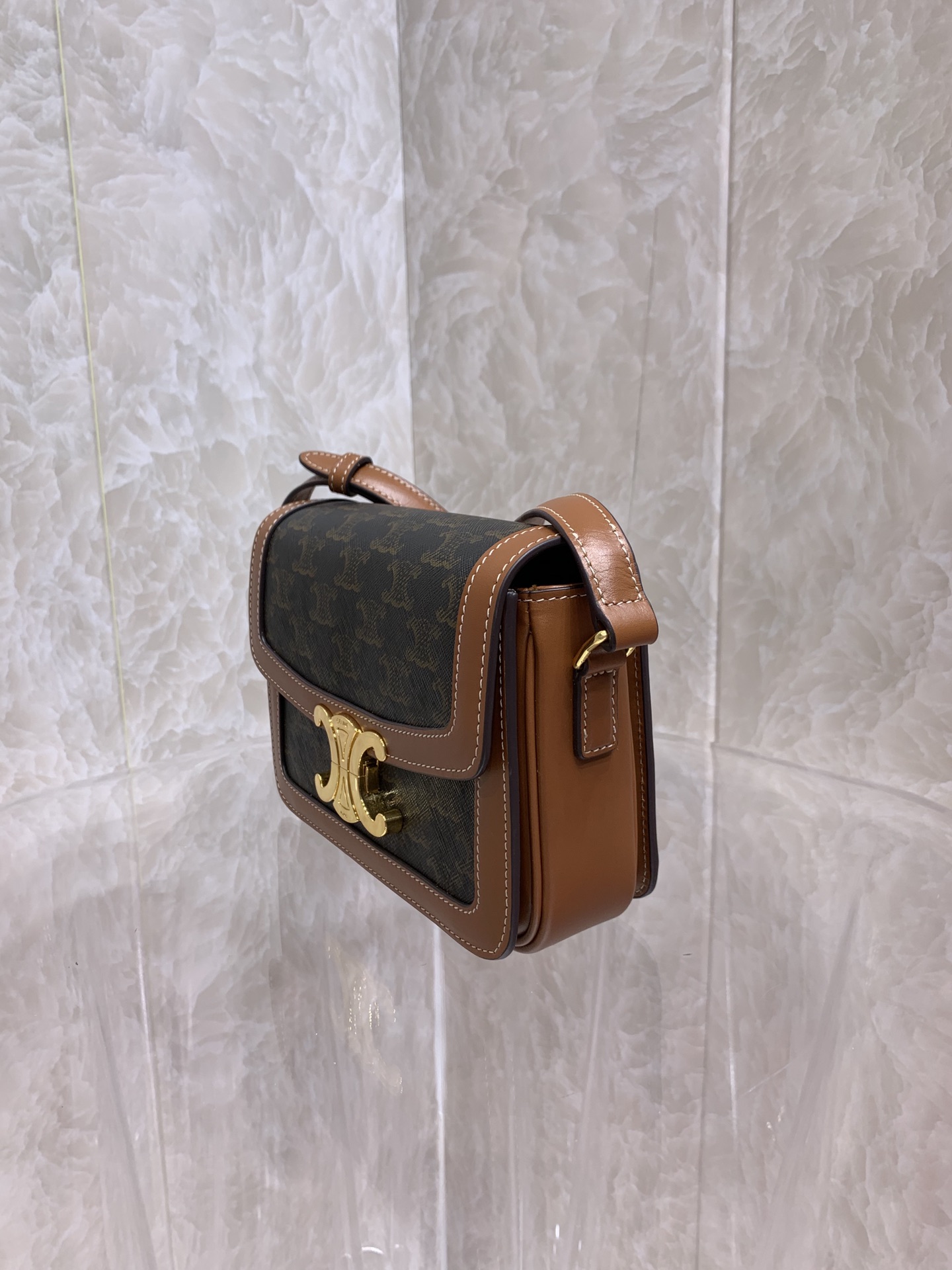 激安通販のレディース セリーヌバッグ偽物 Triomphe Canvasのクラシック_2