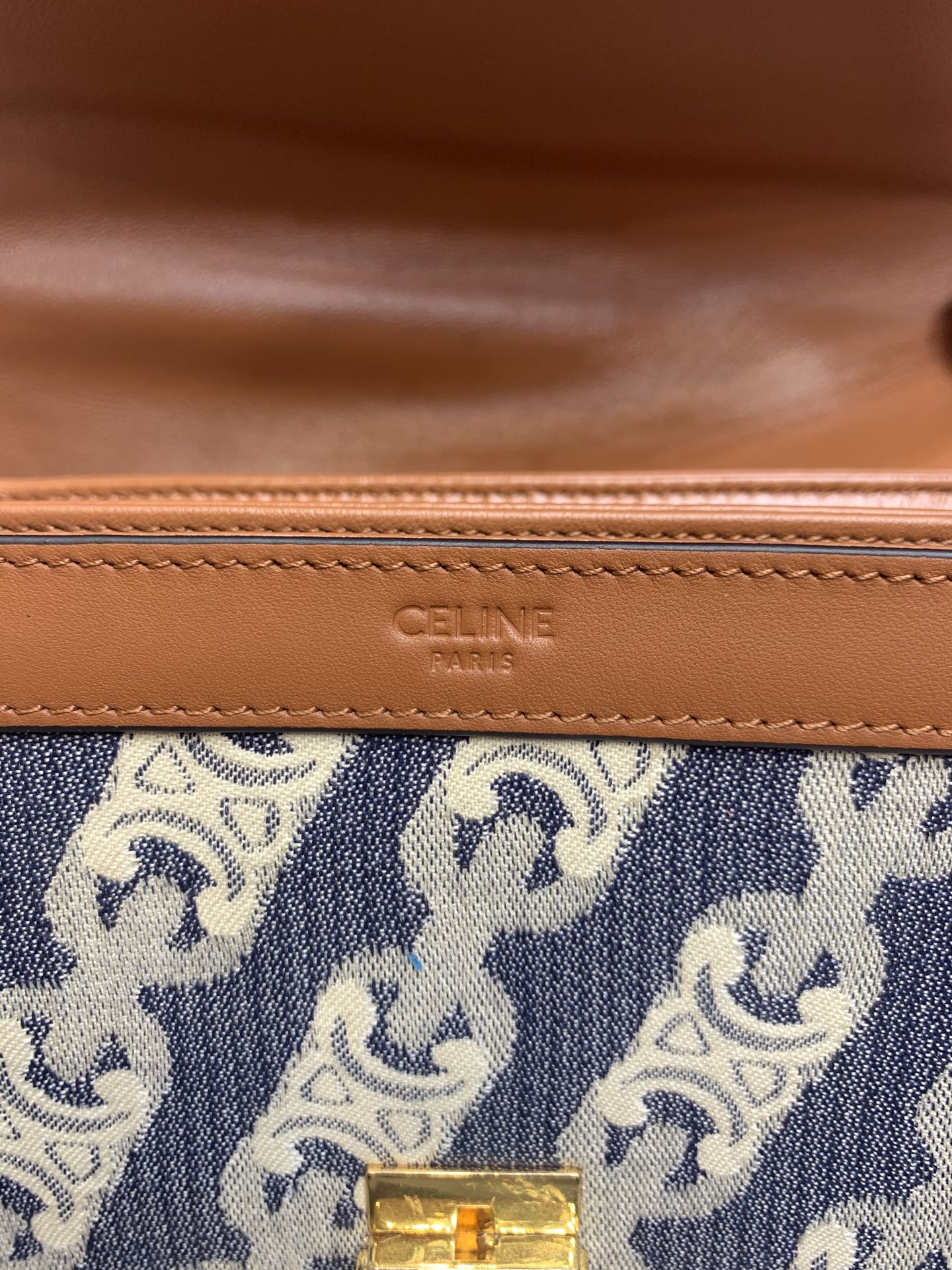 存在感のあるアウトレットセリーヌバッグ n級品 Triomphe Canvasのクラシックなプリントシリーズ_6