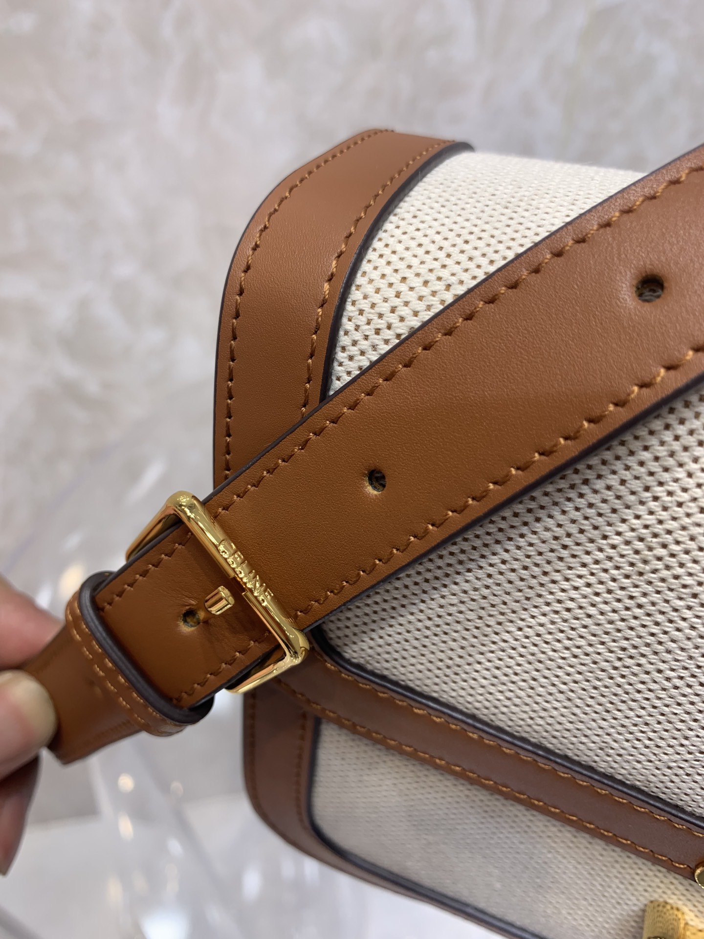 有名人の愛用品セリーヌ イメージバッグ 偽物 Triomphe Canvasのクラシックなプリントシリーズ_4