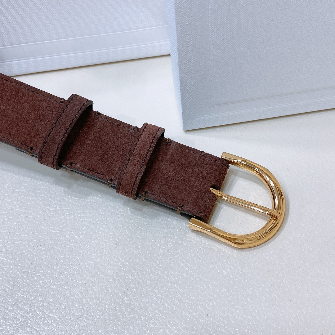 人気定番 セリーヌ ベルトナノｎ級品 牛革 細ベルト レディース ロゴプリント レザー 人気 パンチング 調整可 ゴールドバックル ブラウン_2