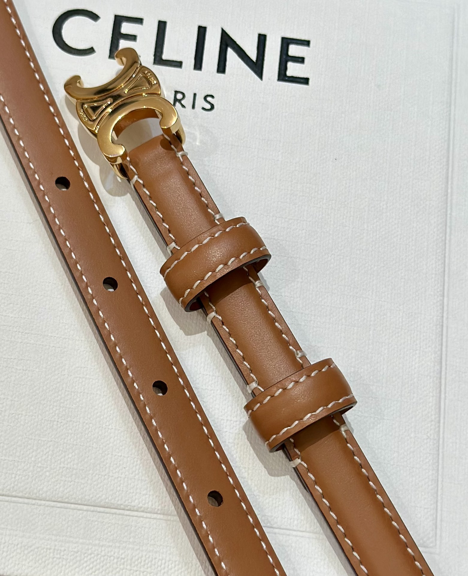 人気品 セリーヌチェーンｎ級品 牛革 パンチング レディース レザー レディース ビジネス 仕事用 ゴールドバックル ブラウン_7