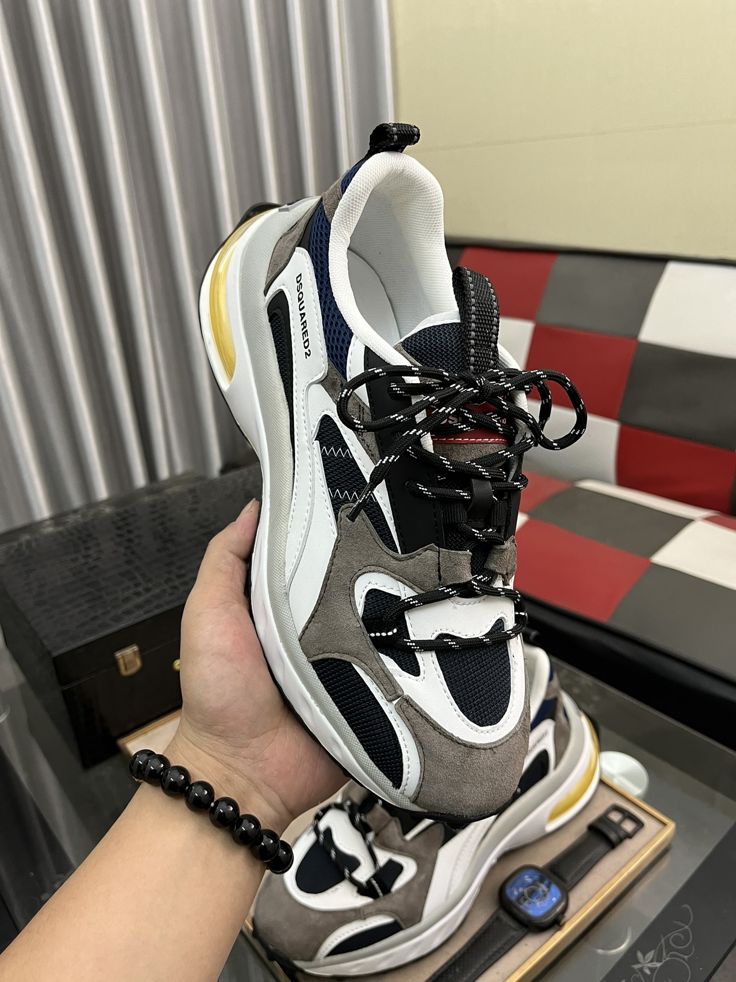 激安品 ディースクエアード 日本偽物 スポーツシューズ カジュアル 運動 滑り止め 通気性素材 ファッション メンズ ブラック_4