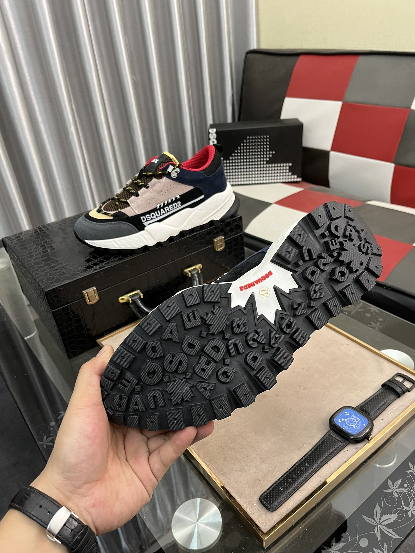激安品 ディースクエアード 日本コピー スポーツシューズ カジュアル 運動 滑り止め 通気性素材 ファッション メンズ 赤い裏地 ブラック_8