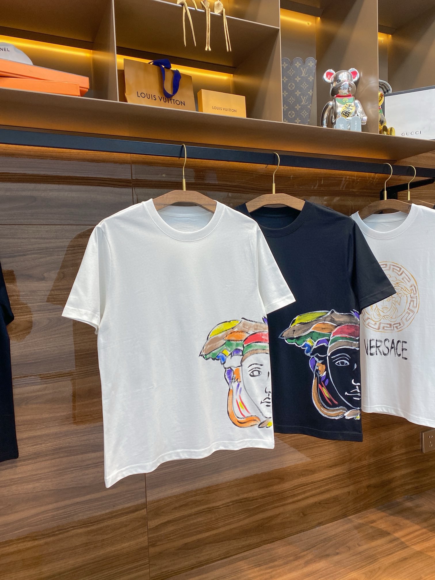 春夏新品 ヴェルサーtシャツスーパーコピー 純綿 トップス ファッション 短袖 丸首 シンプル プリント 2色可選_2