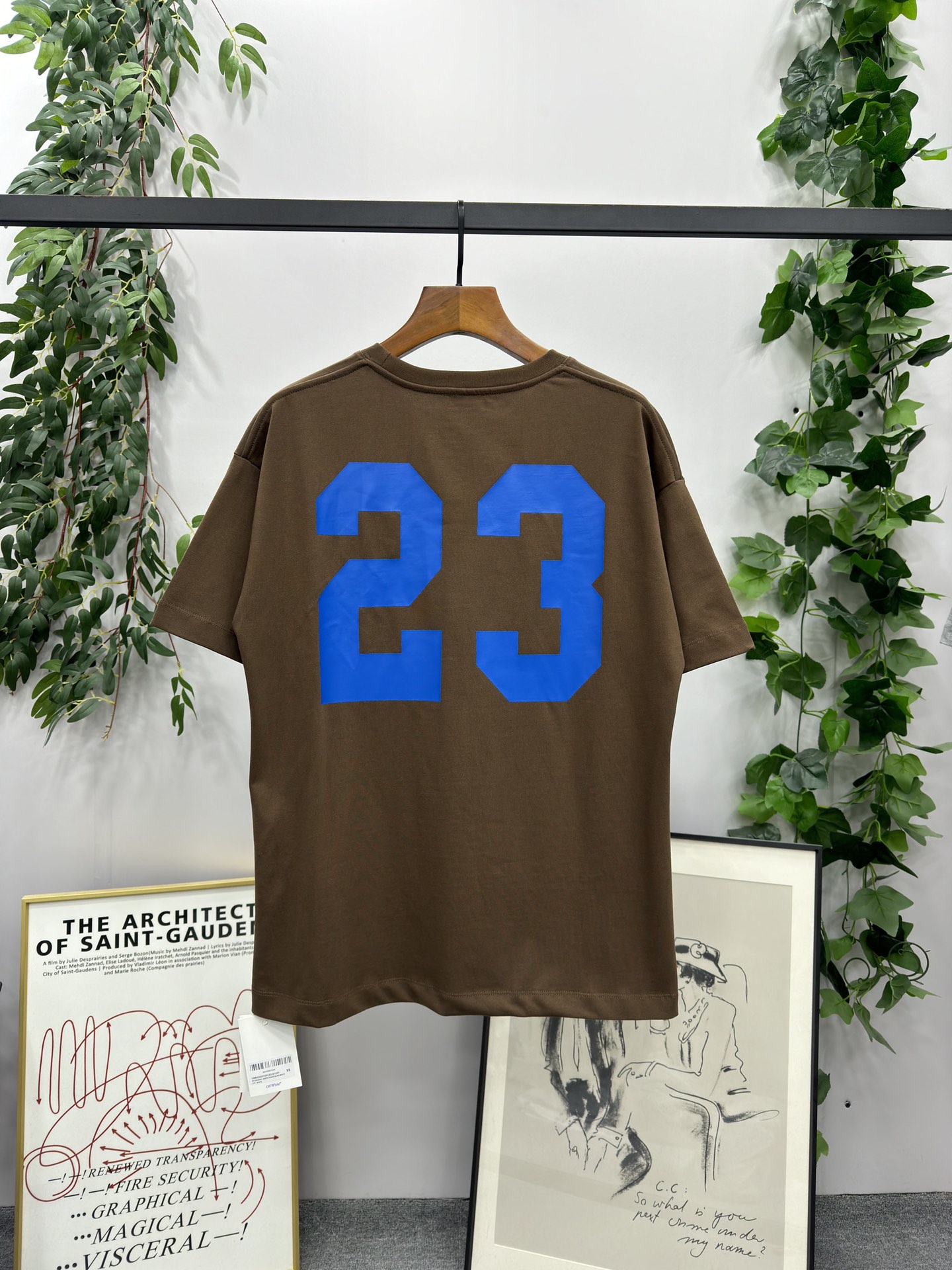 新作 入荷 定番オフホワイトサイズ感tシャツ スーパーコピー 微傾斜のライン_4