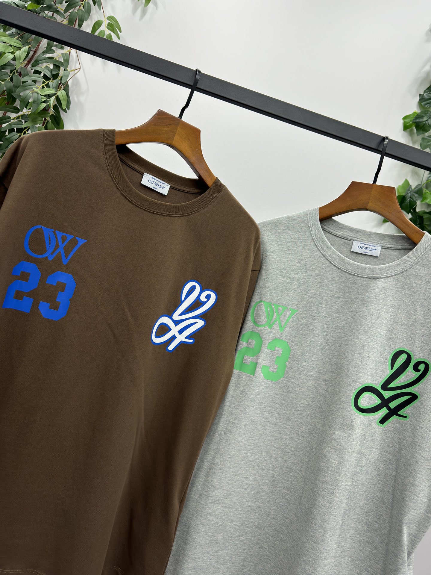 新作 入荷 定番オフホワイトサイズ感tシャツ スーパーコピー 微傾斜のライン_5