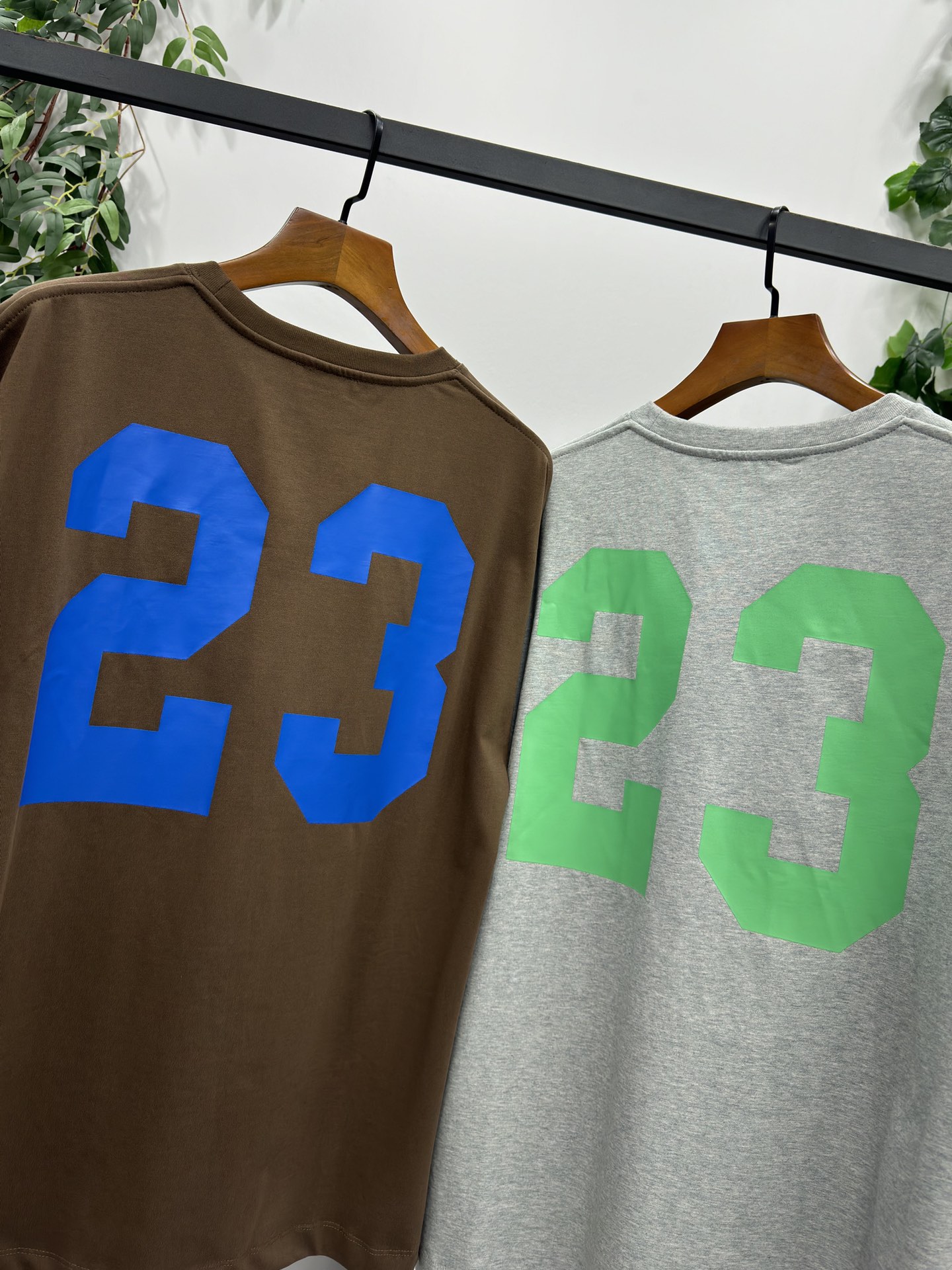 新作 入荷 定番オフホワイトサイズ感tシャツ スーパーコピー 微傾斜のライン_6