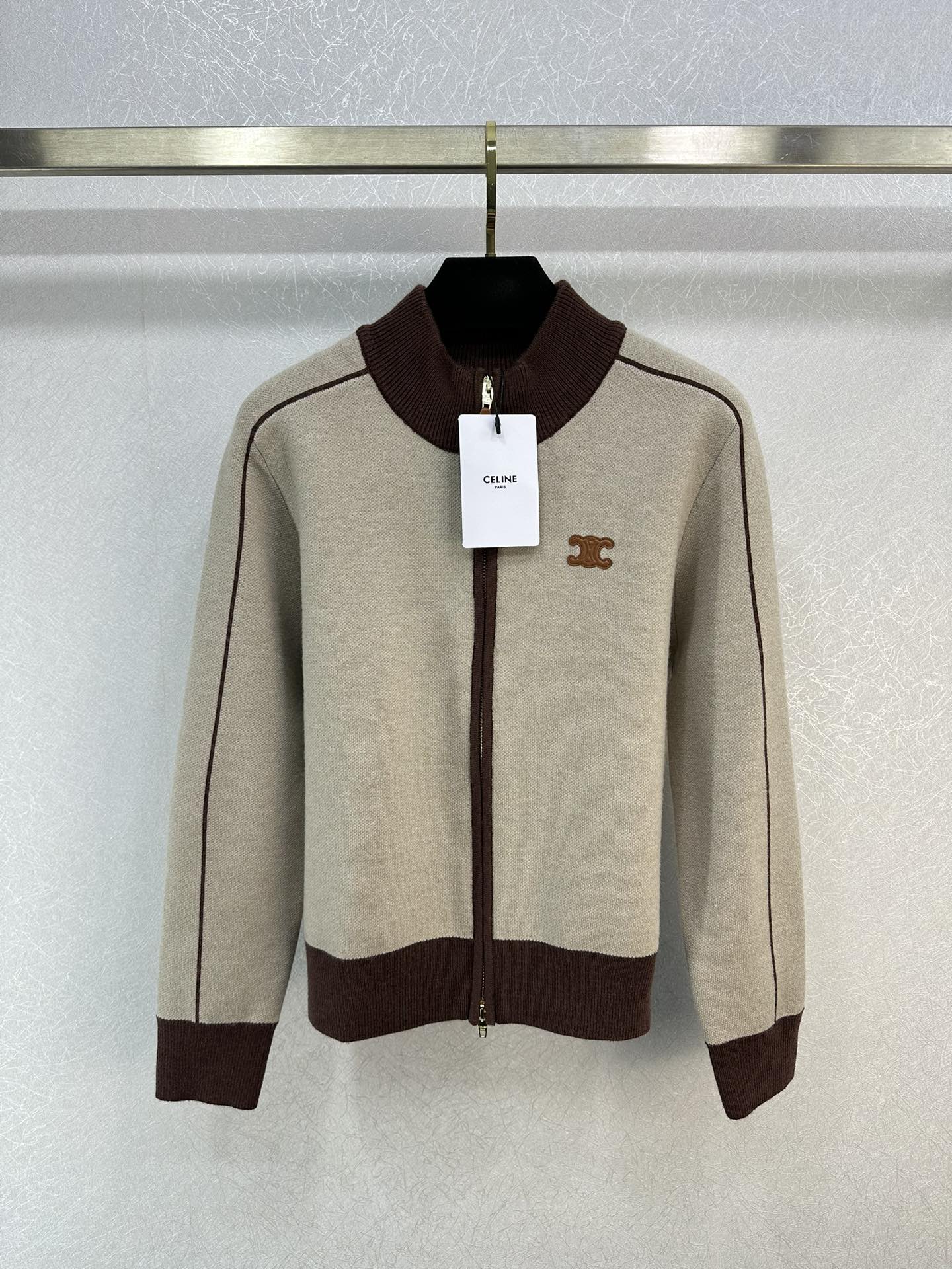 お得100%新品 セリーヌ上 着コピー アウター トップス 柔らかい ハイネック ジャケット 人気 ファッション 杏色_1