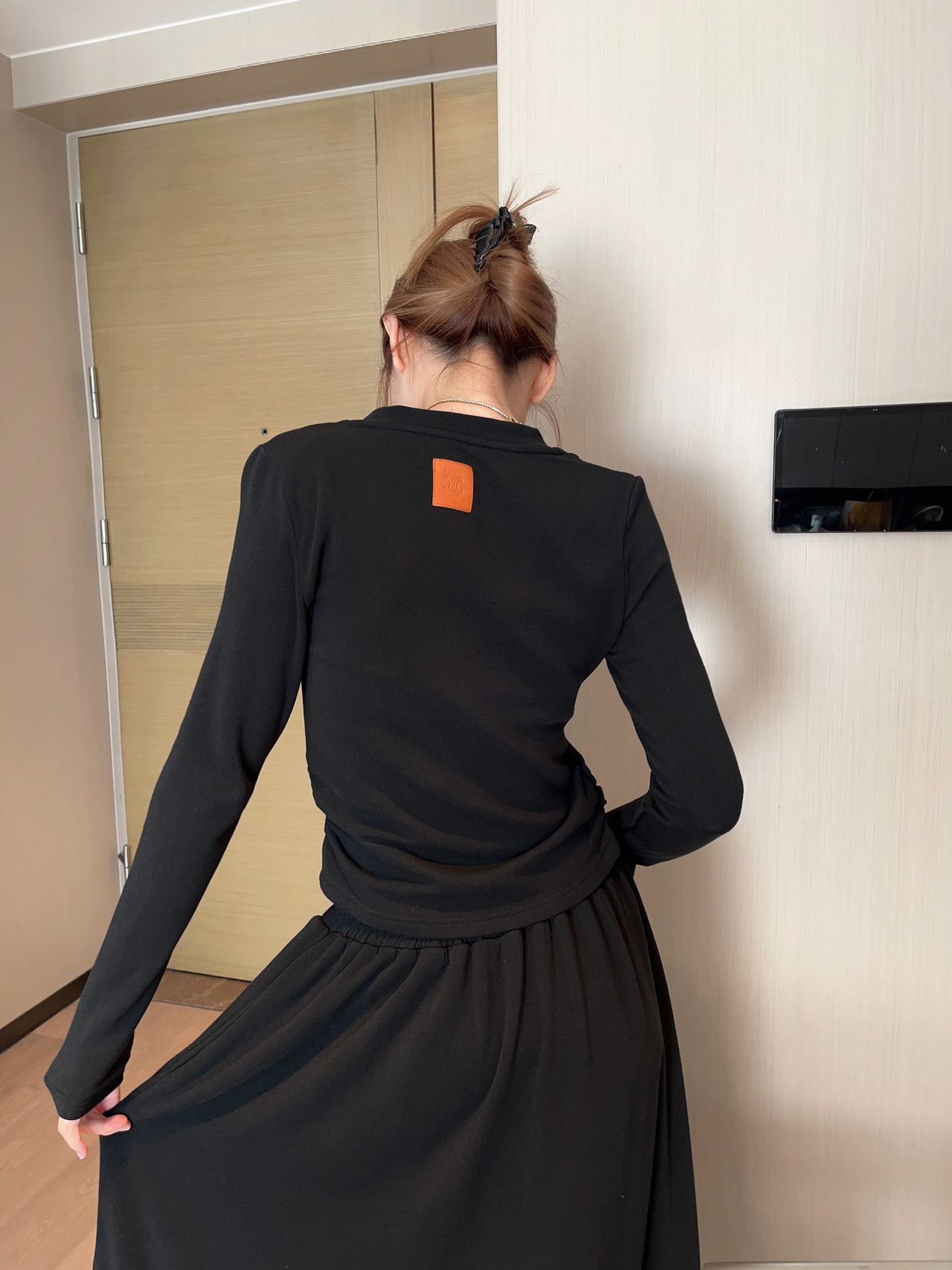春夏数量限定 セリーヌ プリーツ スカート偽物 柔らかい 2点セット 長袖Tシャツ ロックスカート レディース ブラック_9