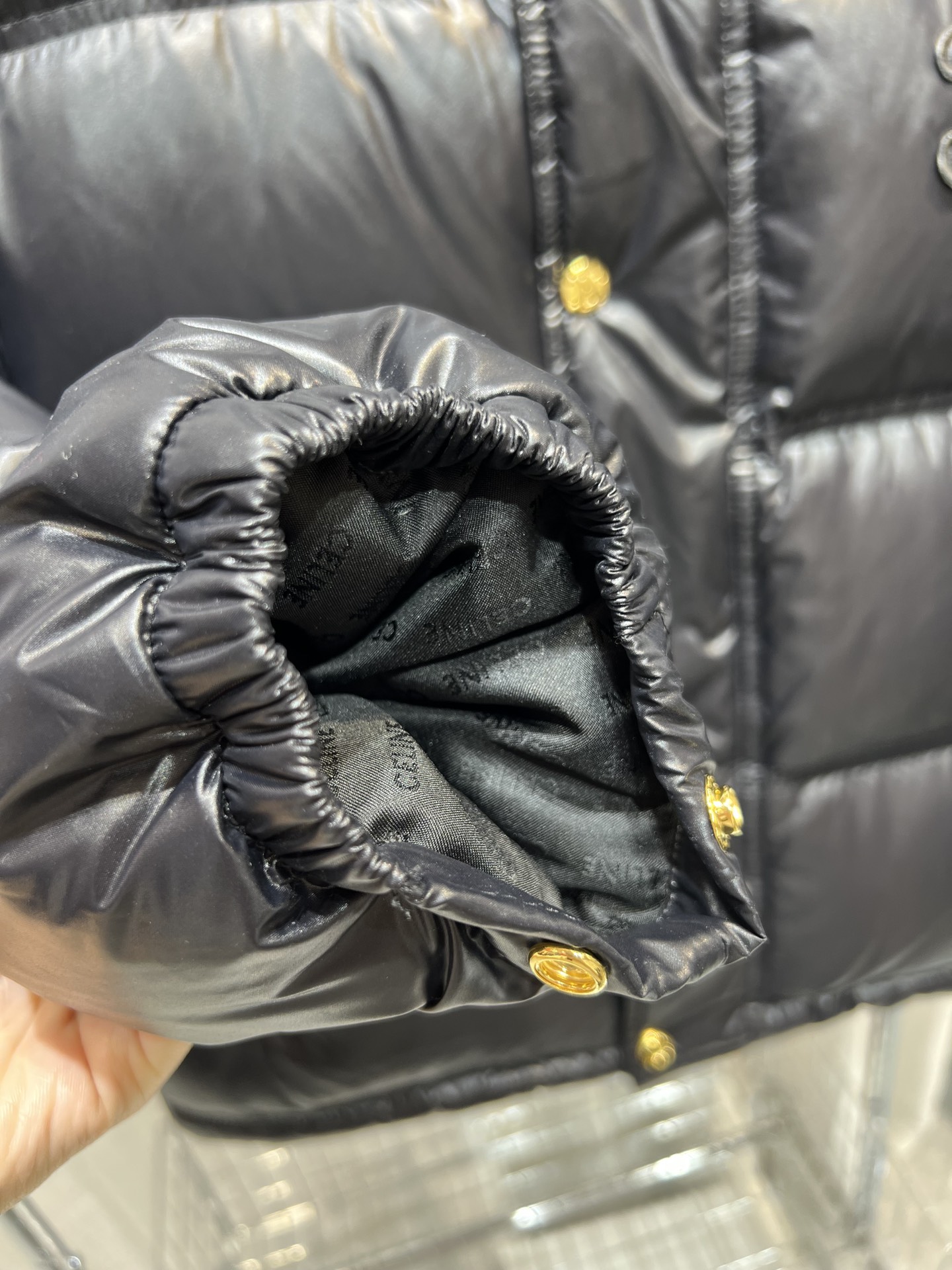 セリーヌ ダウンスーパーコピー フード付き ダウンジャケット 暖かい 厚い 冬服 レディース ショット トップス ブラック_2