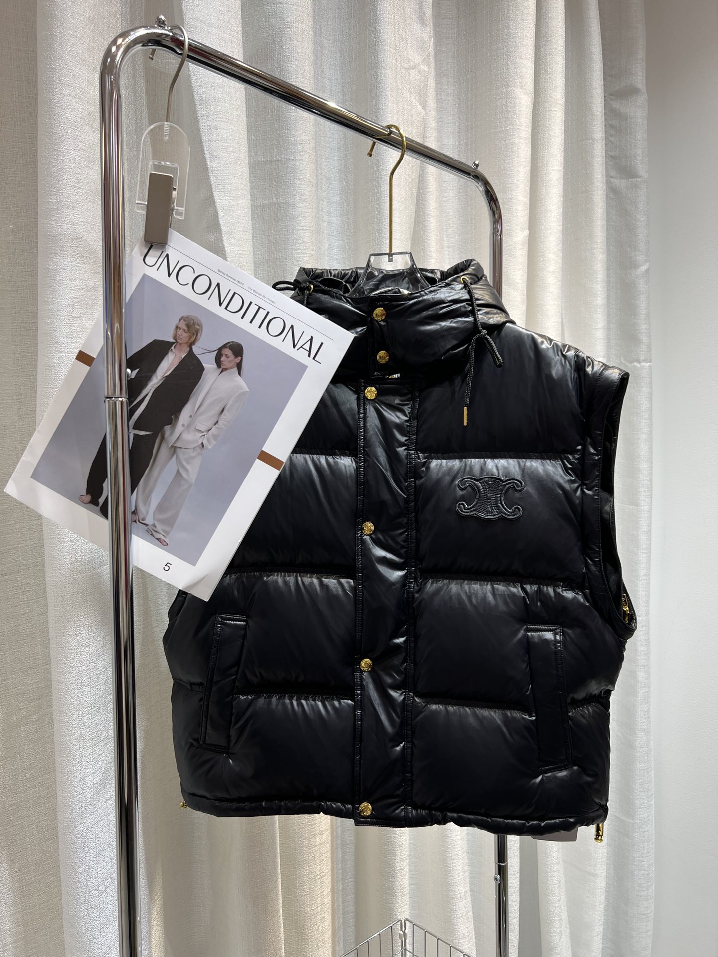 セリーヌ ダウンスーパーコピー フード付き ダウンジャケット 暖かい 厚い 冬服 レディース ショット トップス ブラック_4