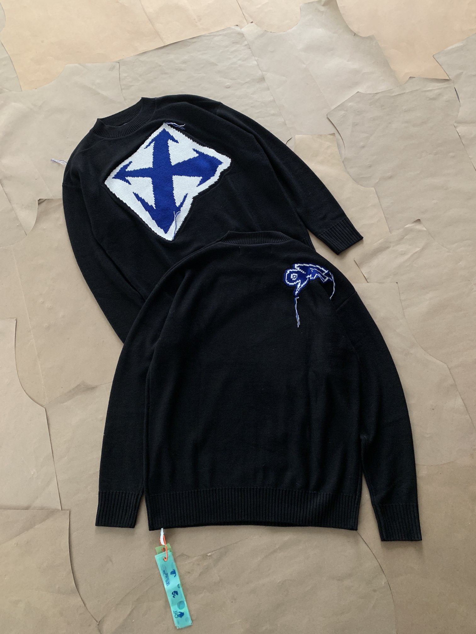 オシャレにお 得100%新品　オフホワイト ニットコピー　ブランド　矢印　要素_2