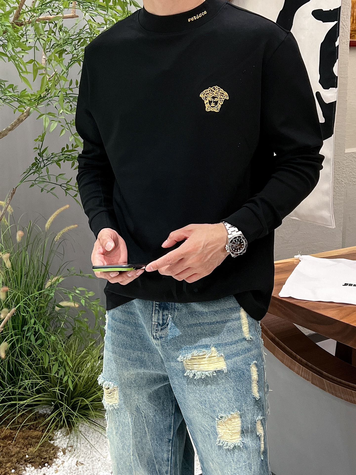 VERSACE激安大特価最新作の ヴェルサーチtシャツ激安通販 長袖 トップス 純綿 シンプル 人気 ブラック_1