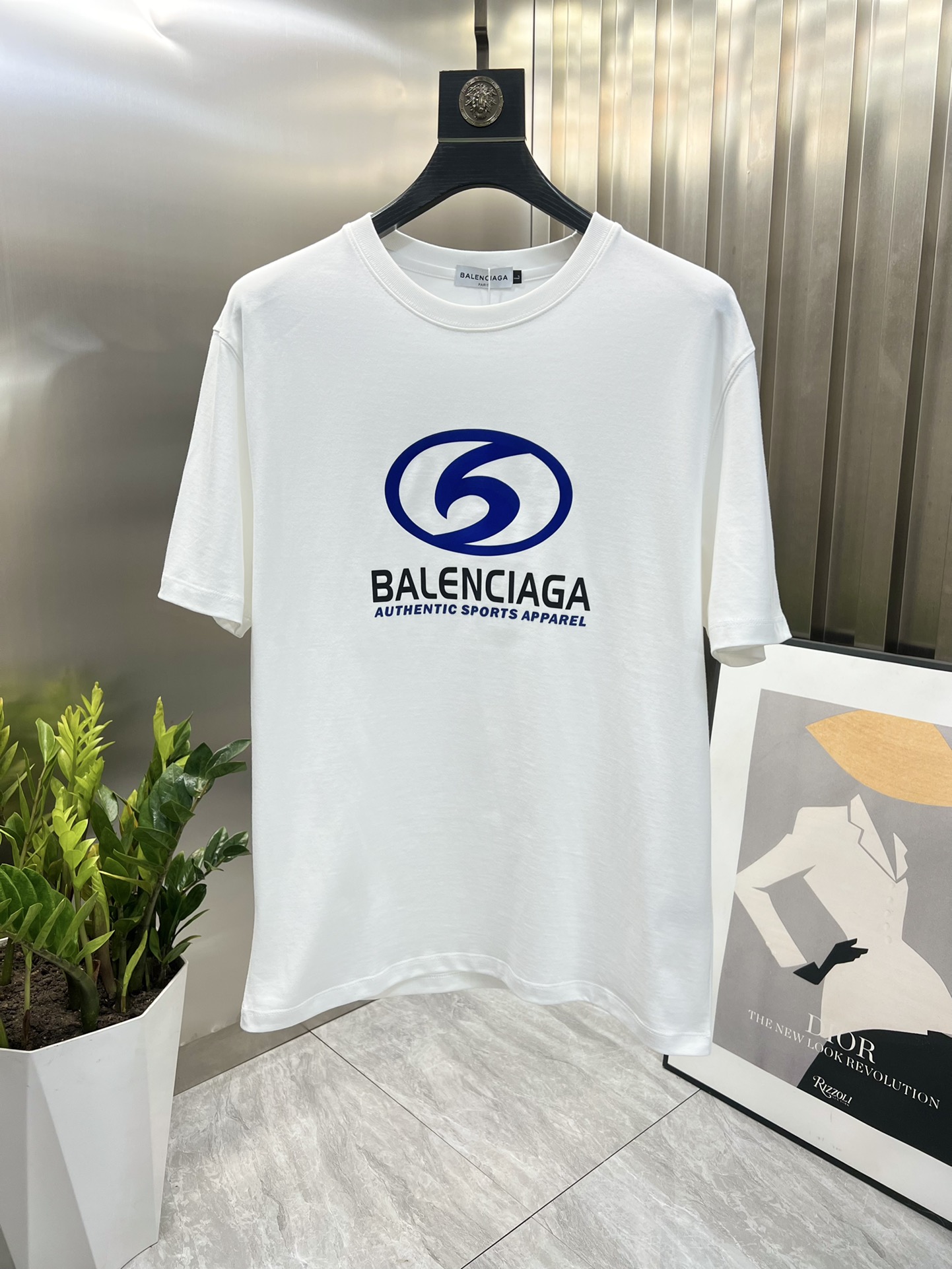 数量限定 得価 バレンシアガ  usa  tシャツn級品 2024年春夏の新作  肌触りの良い 快適 素材_1