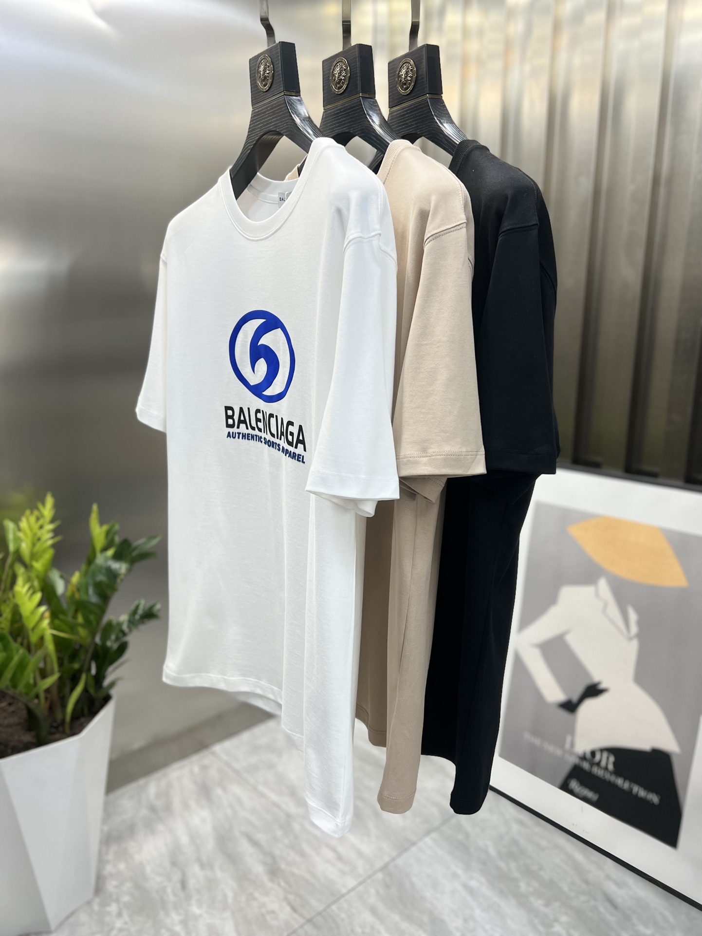 数量限定 得価 バレンシアガ  usa  tシャツn級品 2024年春夏の新作  肌触りの良い 快適 素材_8