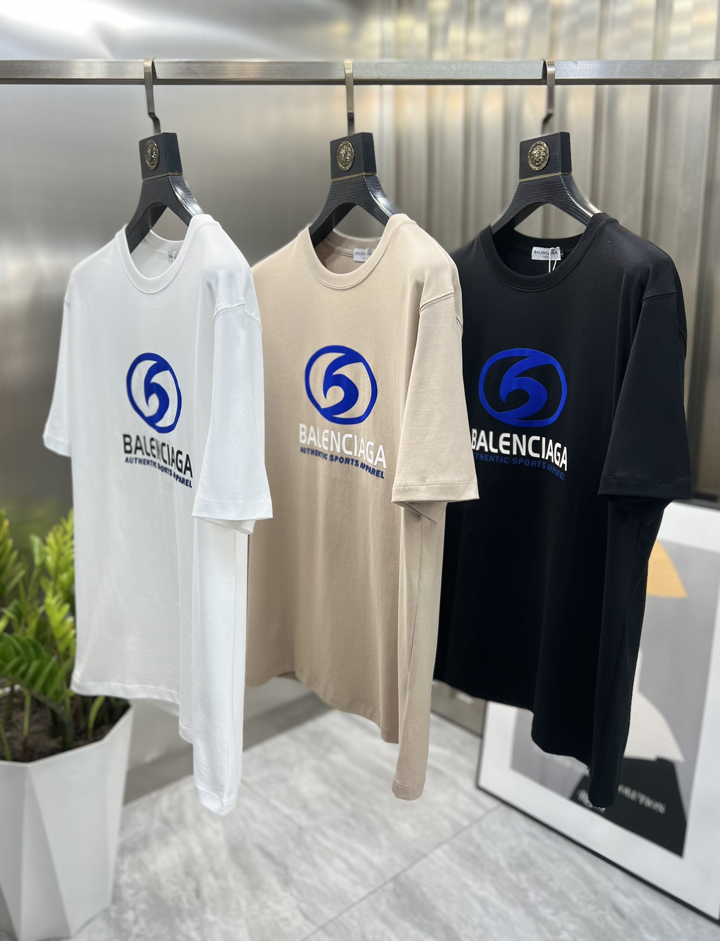 数量限定 得価 バレンシアガ  usa  tシャツn級品 2024年春夏の新作  肌触りの良い 快適 素材_9
