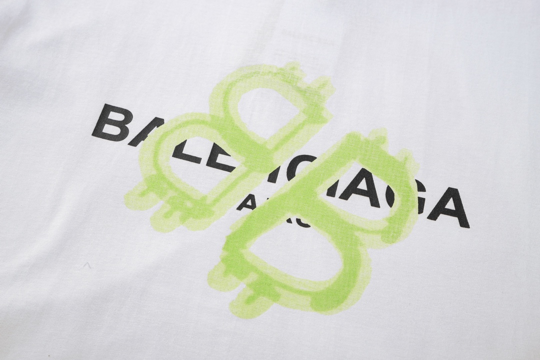 有名人の愛用品 通販品　バレンシアガ アメリカ  tシャツ偽物_3
