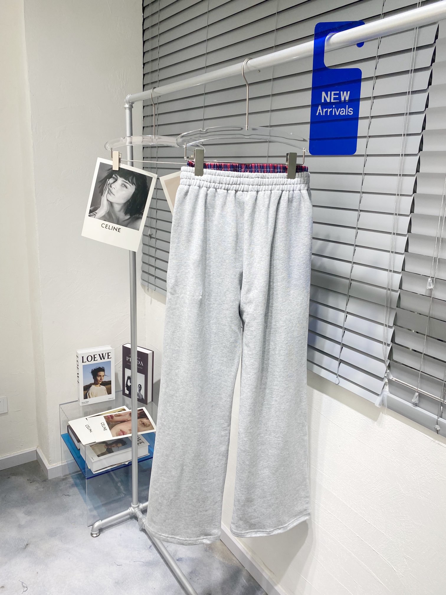 有名人の愛用品 通販品　バレンシアガスポーツパンツ偽物　立体的なカッティング　_2