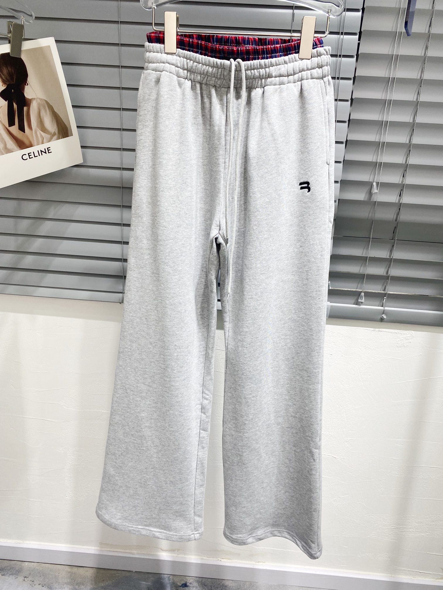 有名人の愛用品 通販品　バレンシアガスポーツパンツ偽物　立体的なカッティング　_5