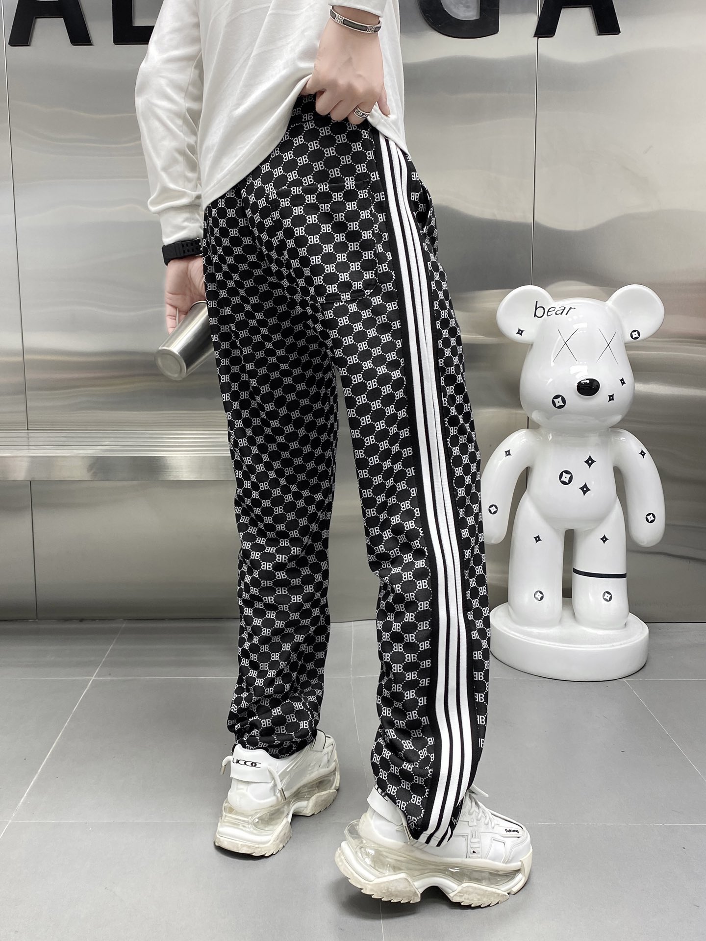 芸能人愛用 高級感あるbalenciaga ズボンコピー　ロングパンツ　良い素材_3