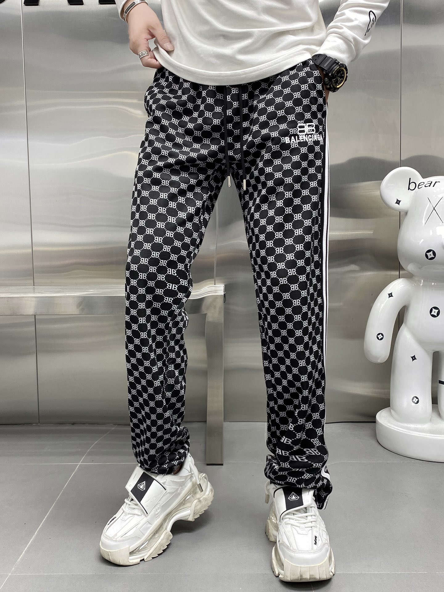 芸能人愛用 高級感あるbalenciaga ズボンコピー　ロングパンツ　良い素材_4