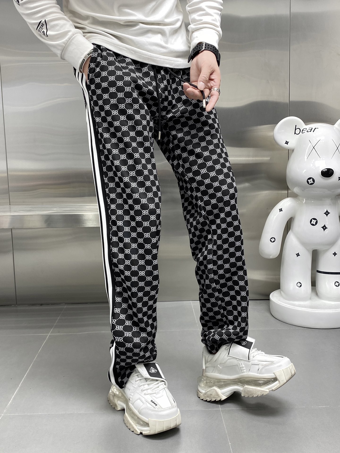 芸能人愛用 高級感あるbalenciaga ズボンコピー　ロングパンツ　良い素材_5