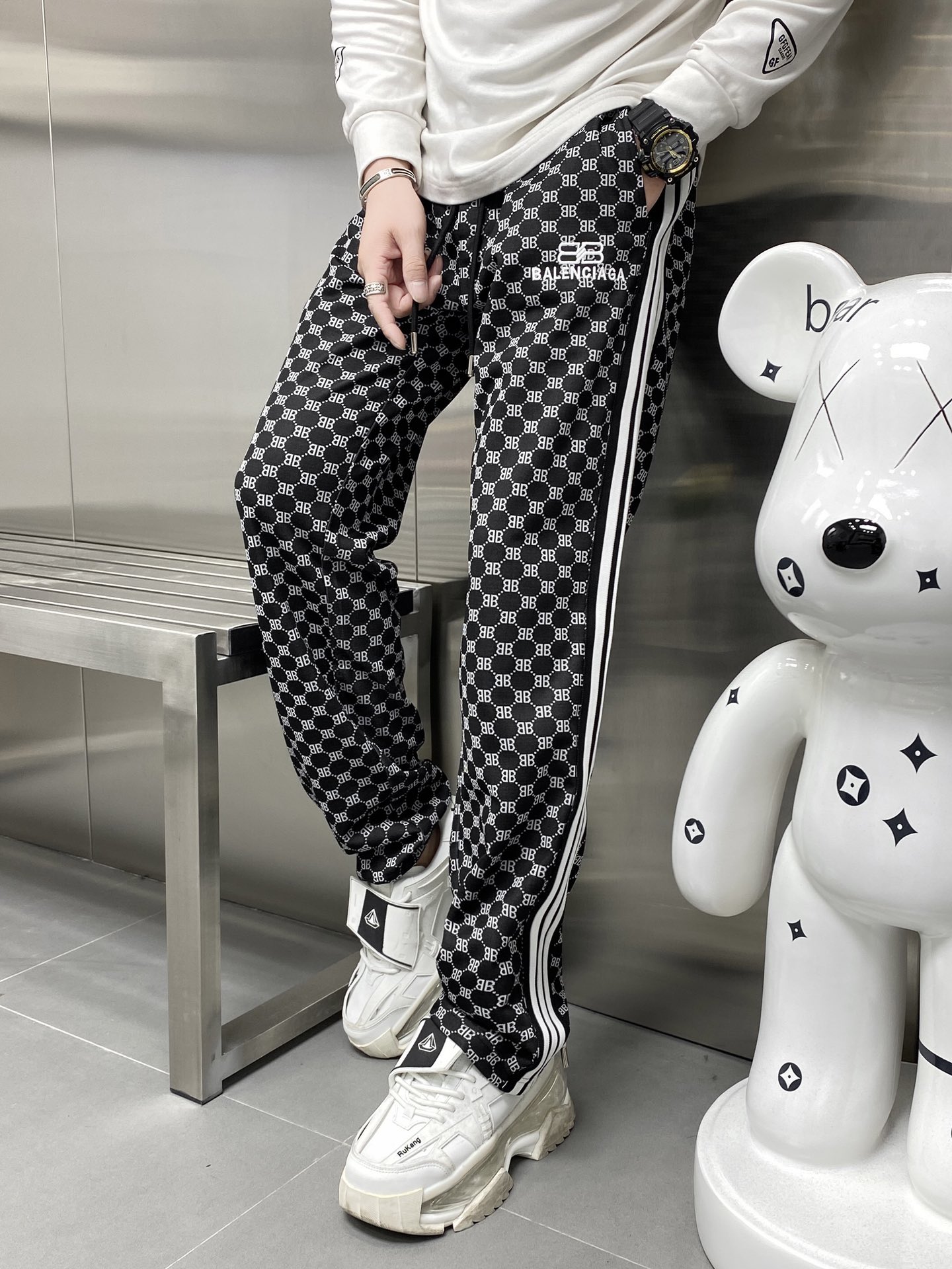 芸能人愛用 高級感あるbalenciaga ズボンコピー　ロングパンツ　良い素材_6