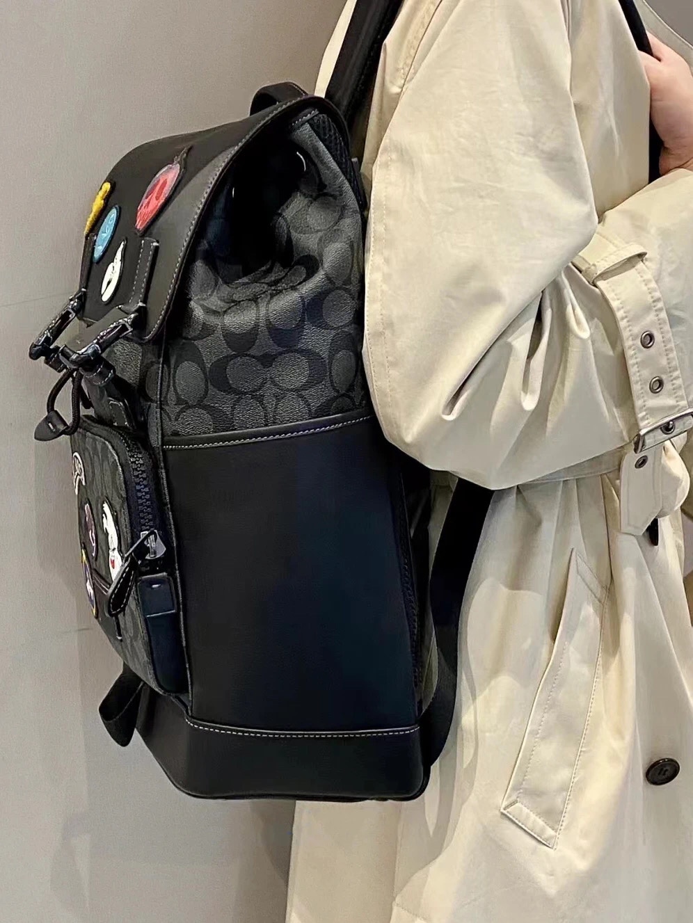 新作入荷 定番コーチバッグ 修理スーパーコピー 牛革  フラップ 引き紐のデザイン_2