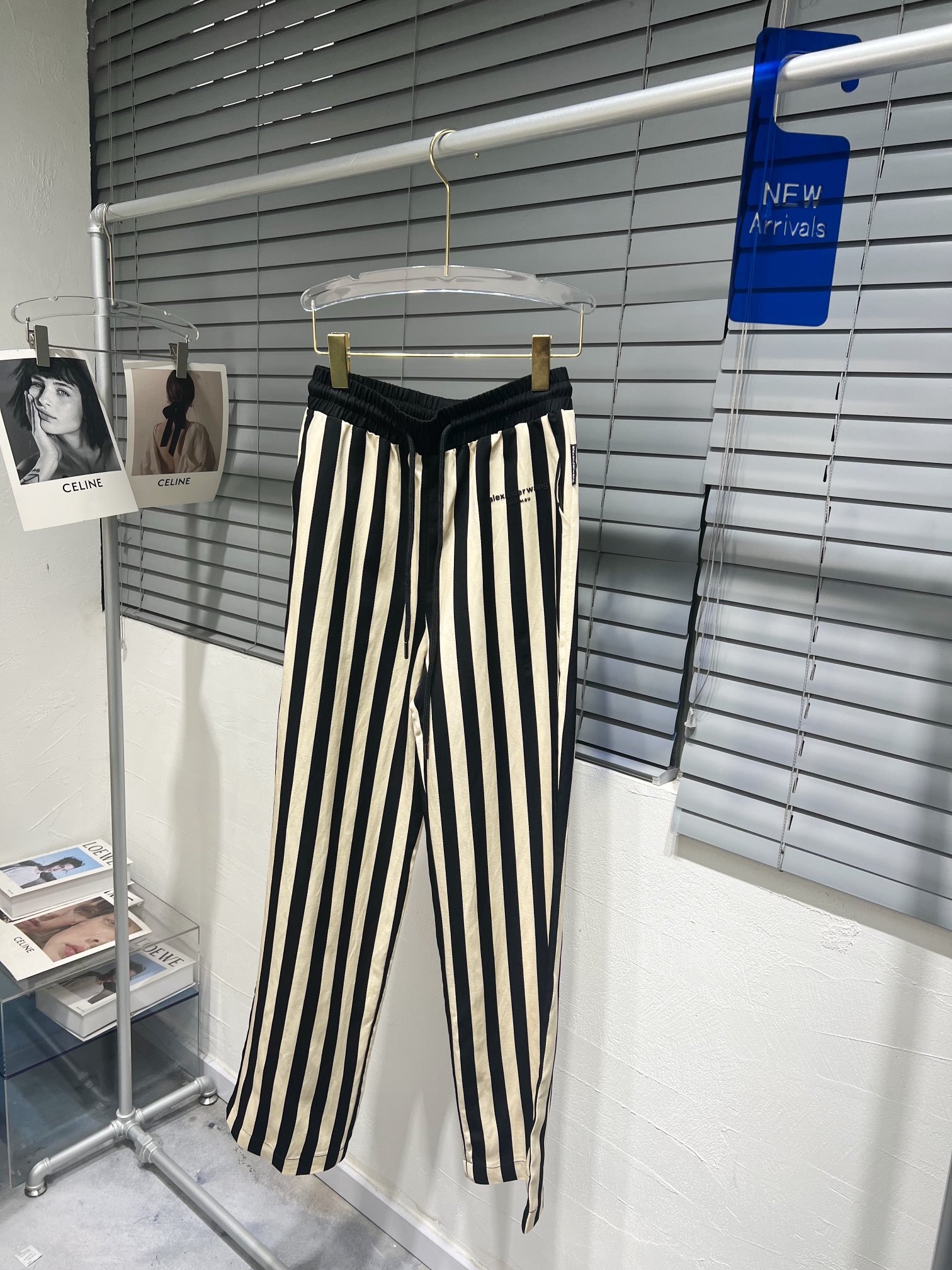 低価直輸入専門店 アレキサンダーワンズボンコピー ズボン 縞模様 カジュアル 筒形ズボン ファッション ブラック_1