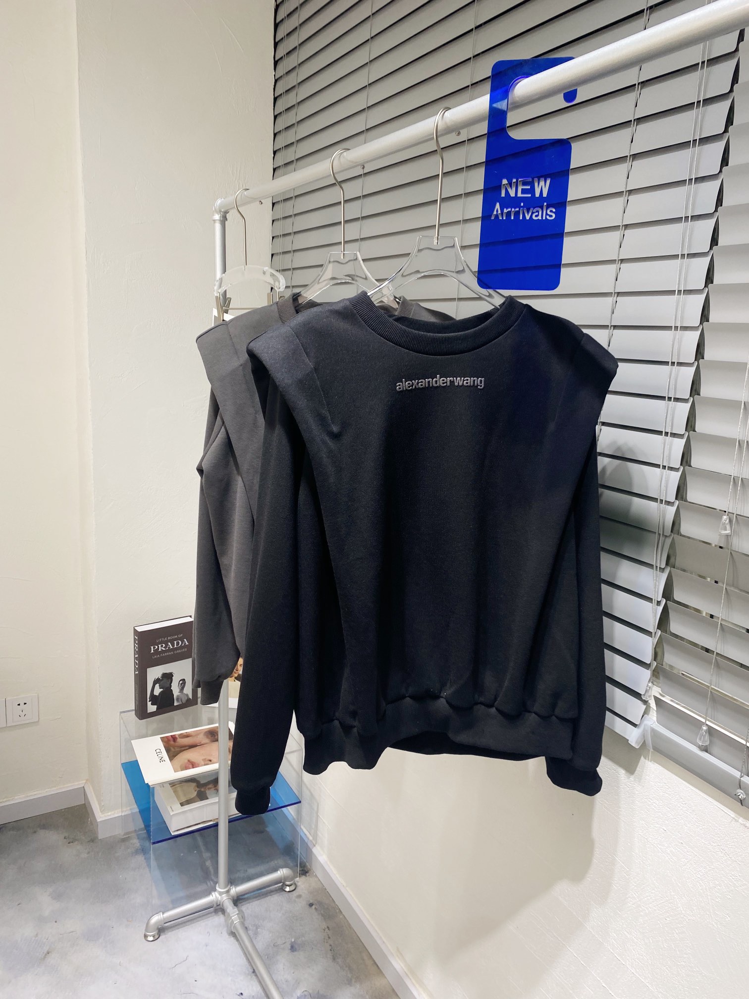 アレキサンダーワンパーカーｎ級品 トップス ファッション 人気 純綿 厚い シンプル ブラック_1