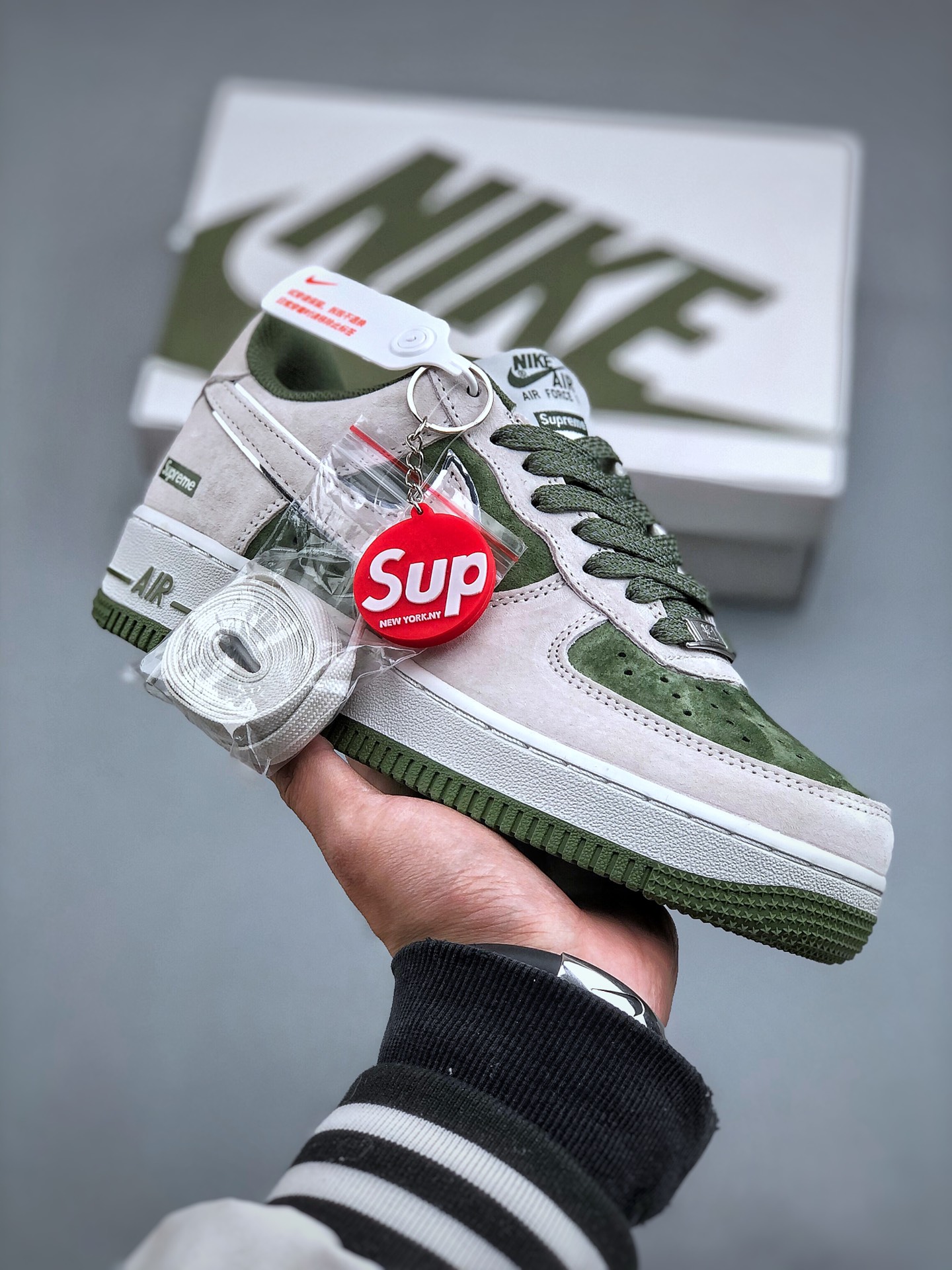 数量限定 爆買いシュプリームnikeシューズスーパーコピー NikeとSupreme　コラボレーション　レザー素材_5
