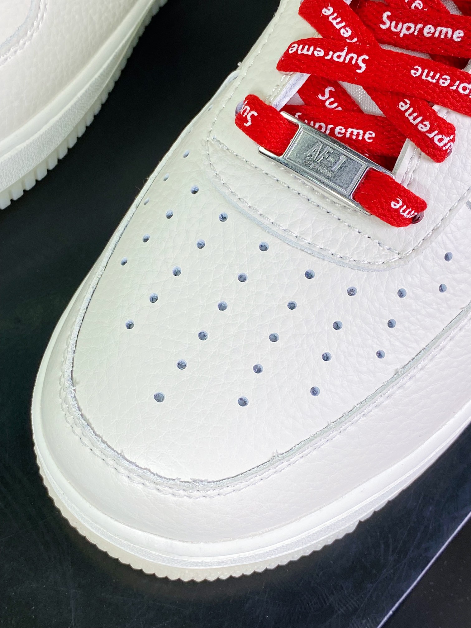 最安値 人気　シュプリーム　エアフォースコピー NikeとSupreme　コラボレーション　レザー素材_9