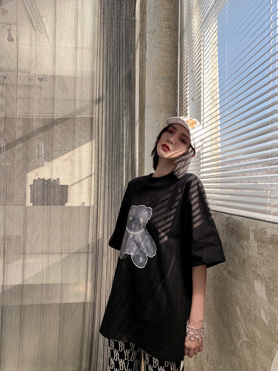 ウェルダン ネックレス激安通販 トップス 純綿Tシャツ ゆったり パールネックレス反射熊プリント 2色可選_4