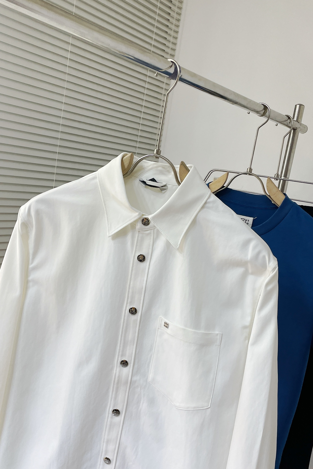 ジバンシー アウター レディース偽物 低価直輸入専門店 ジャケット トップス シンプル デニム 襟 人気定番 ホワイト_3