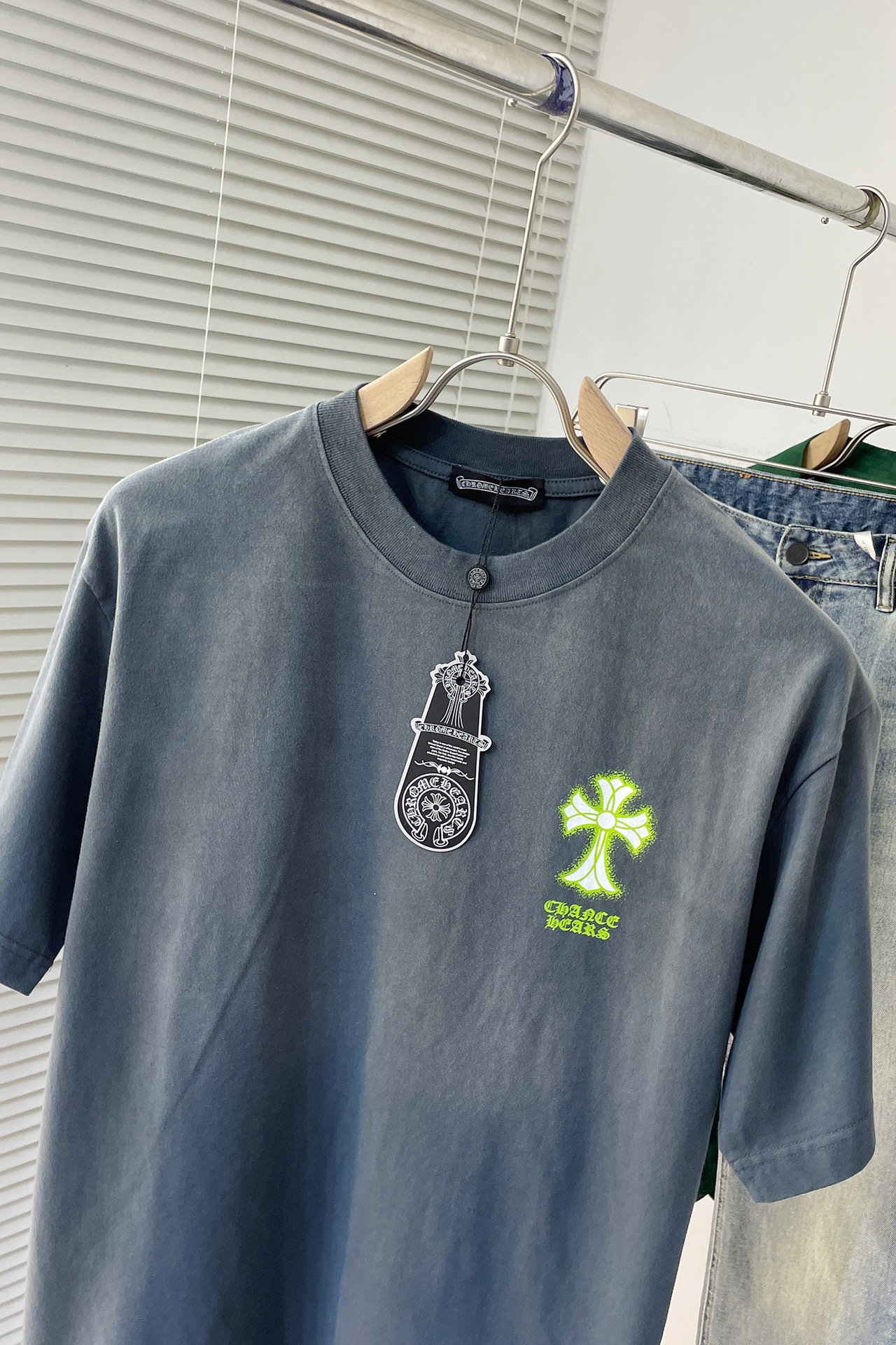 最前線2024 クロムハーツtシャツ 激安コピー トップス 純綿 品質保証 ゆったり レモンイエローロゴ シンプル グレイ_2