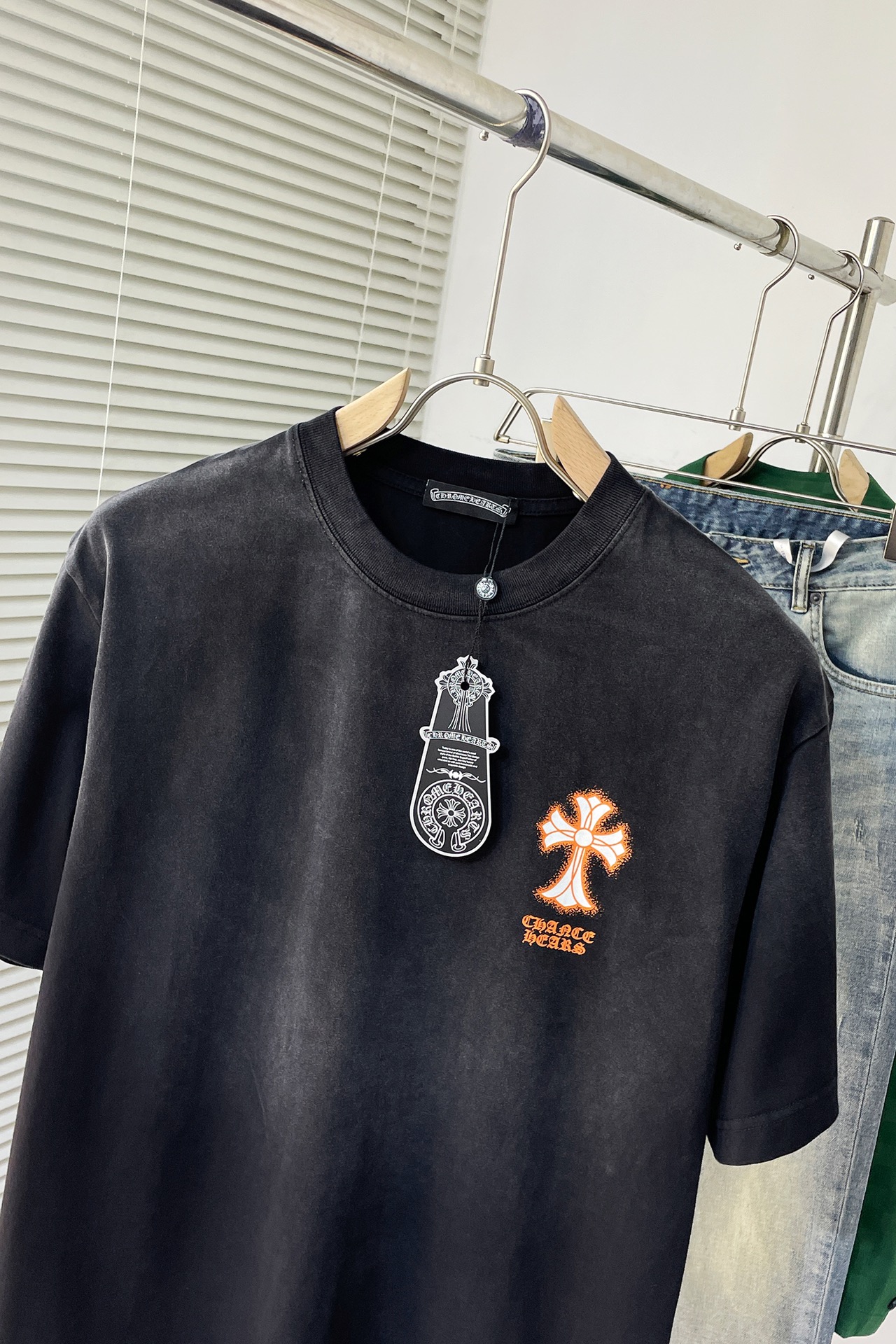 最前線2024 クロムハーツ アメリカｎ級品 トップス 純綿 品質保証 ゆったり オレンジ色ロゴ シンプル ブラック_3