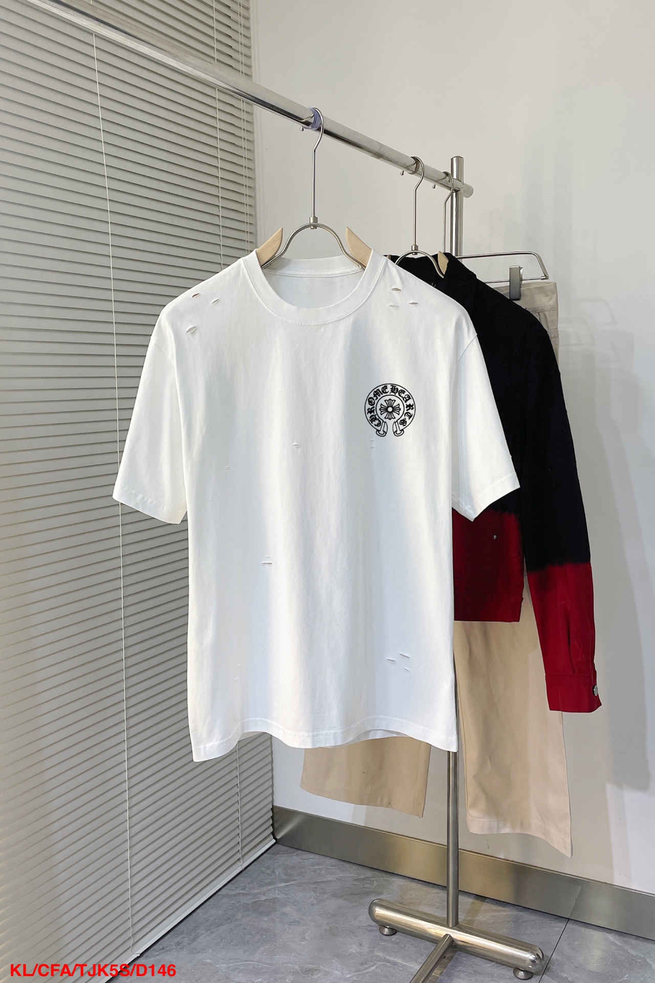 クロムハーツtシャツ 公式偽物 トップス 純綿 半袖 高級感に溢れ ゆったり 柔らかい ホワイト_1