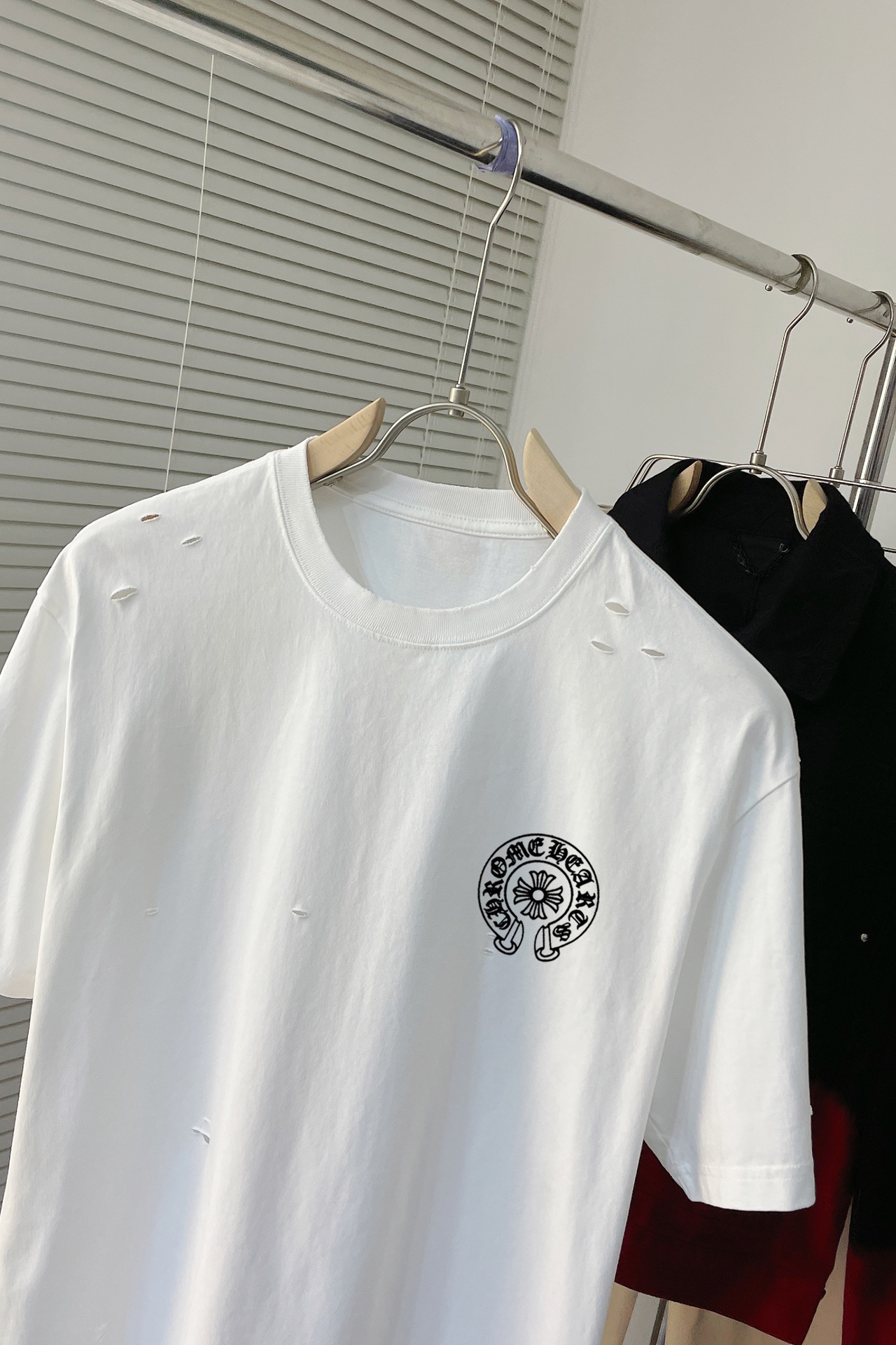 クロムハーツtシャツ 公式偽物 トップス 純綿 半袖 高級感に溢れ ゆったり 柔らかい ホワイト_4