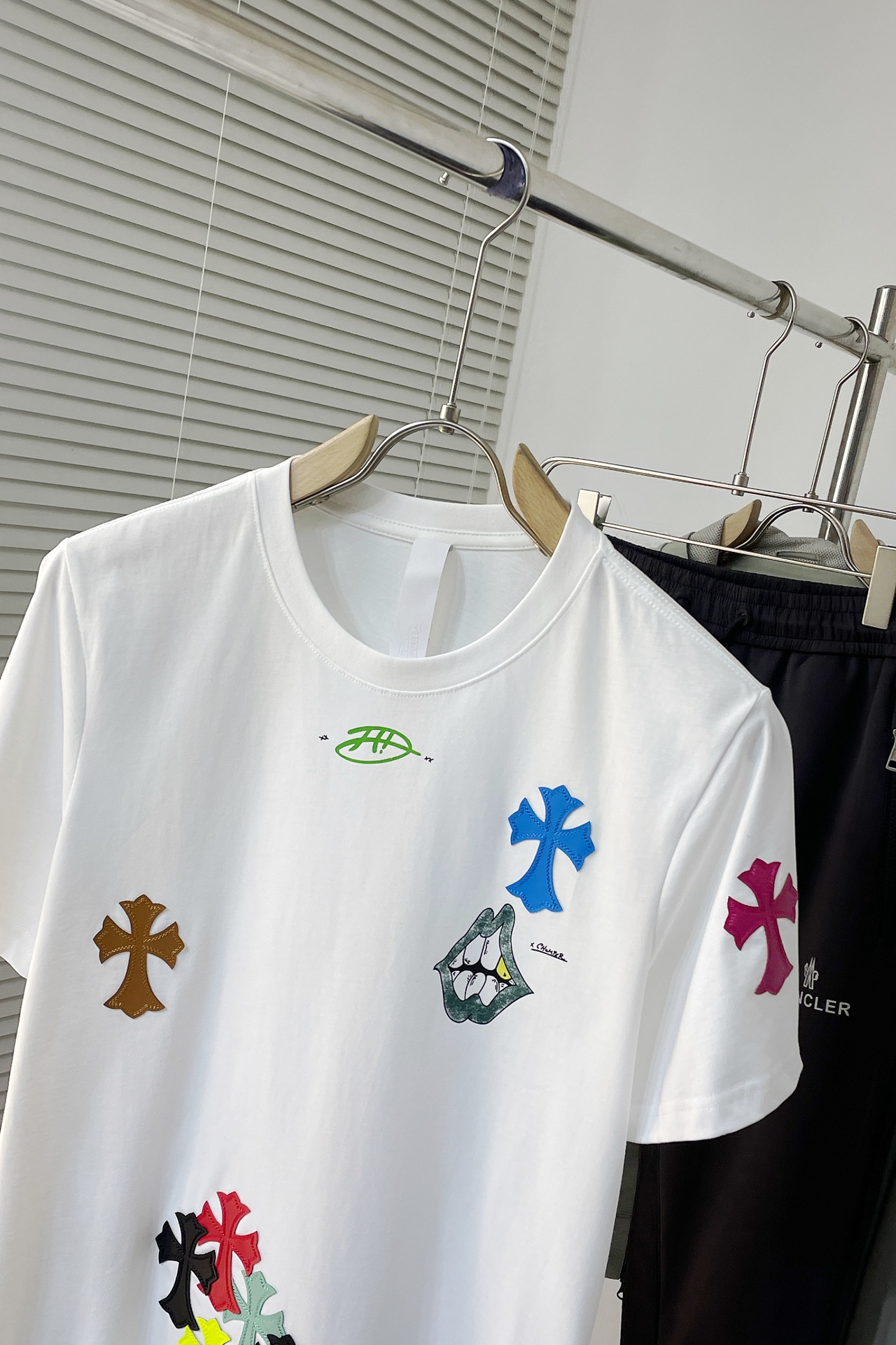 クロムハーツ tシャツ激安通販 トップス 純綿 半袖 カラフル十字架 ファッション 高品質 男女兼用 2色可選_4