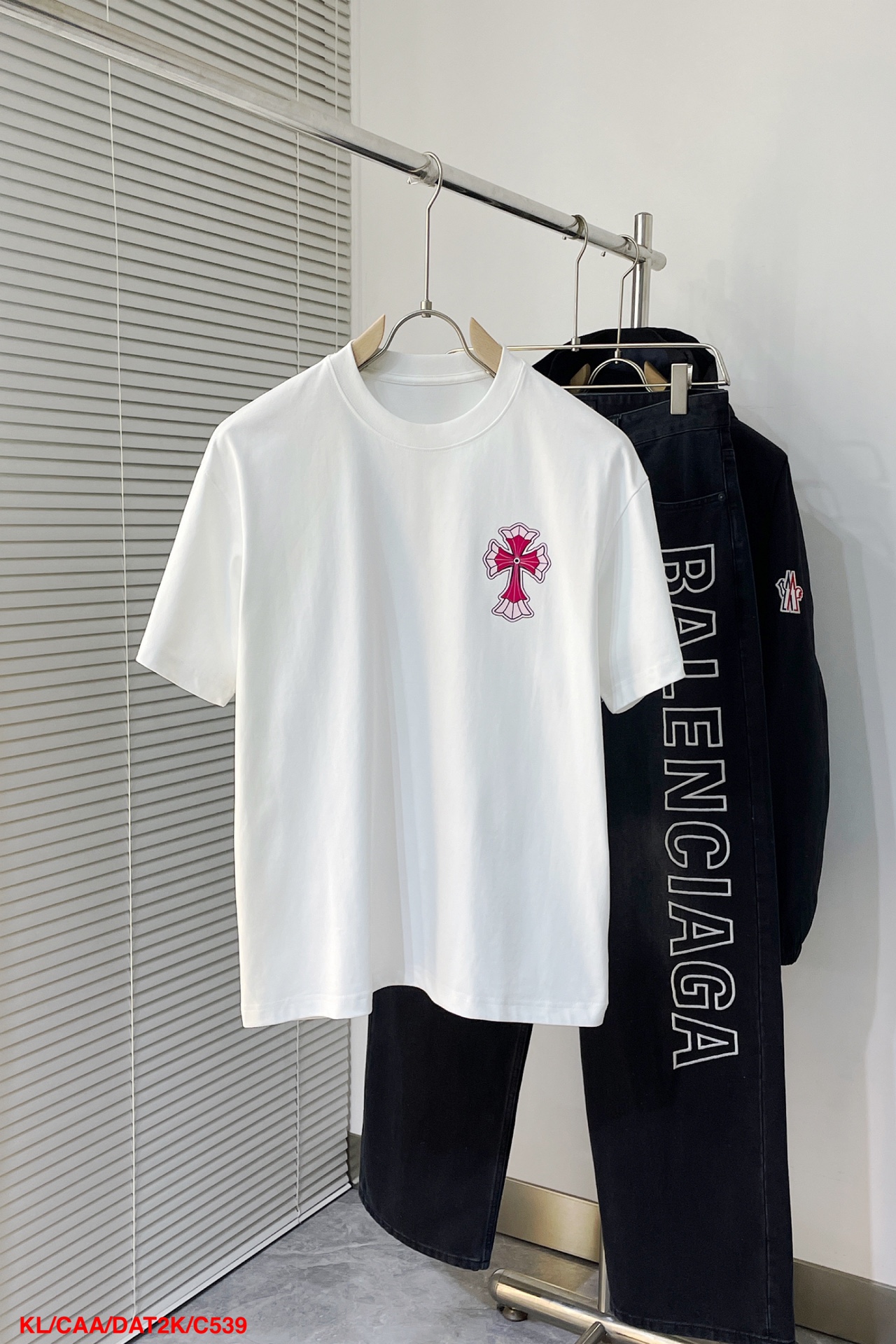 超レア激得 クロムハーツ tシャツ 本物見分け方スーパーコピー トップス 純綿 半袖 十字架プリント ファッション 大きいサイズ ホワイト_2