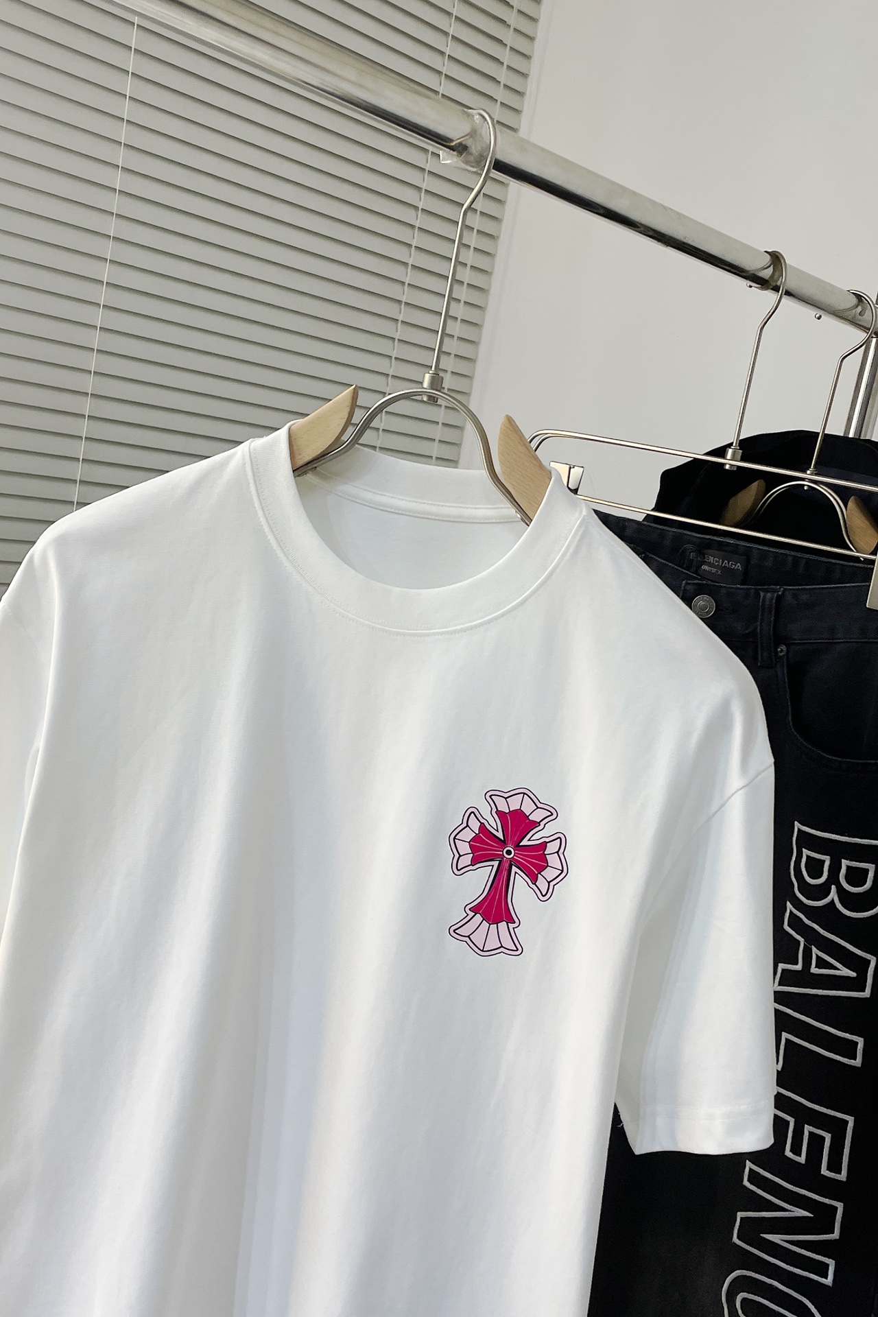 超レア激得 クロムハーツ tシャツ 本物見分け方スーパーコピー トップス 純綿 半袖 十字架プリント ファッション 大きいサイズ ホワイト_4