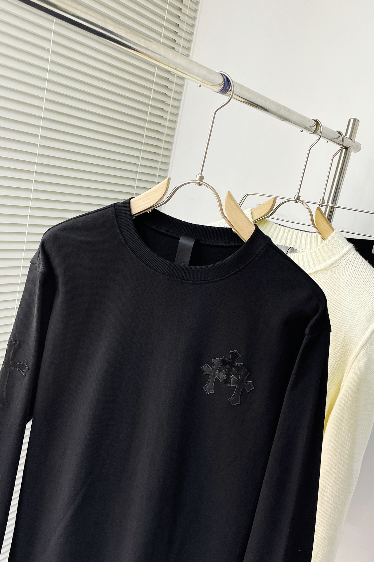 クロムハーツ tシャツ 公式コピー トップス 純綿 長袖 十字架 レザー シンプル 秋服 大人気 ブラック_3
