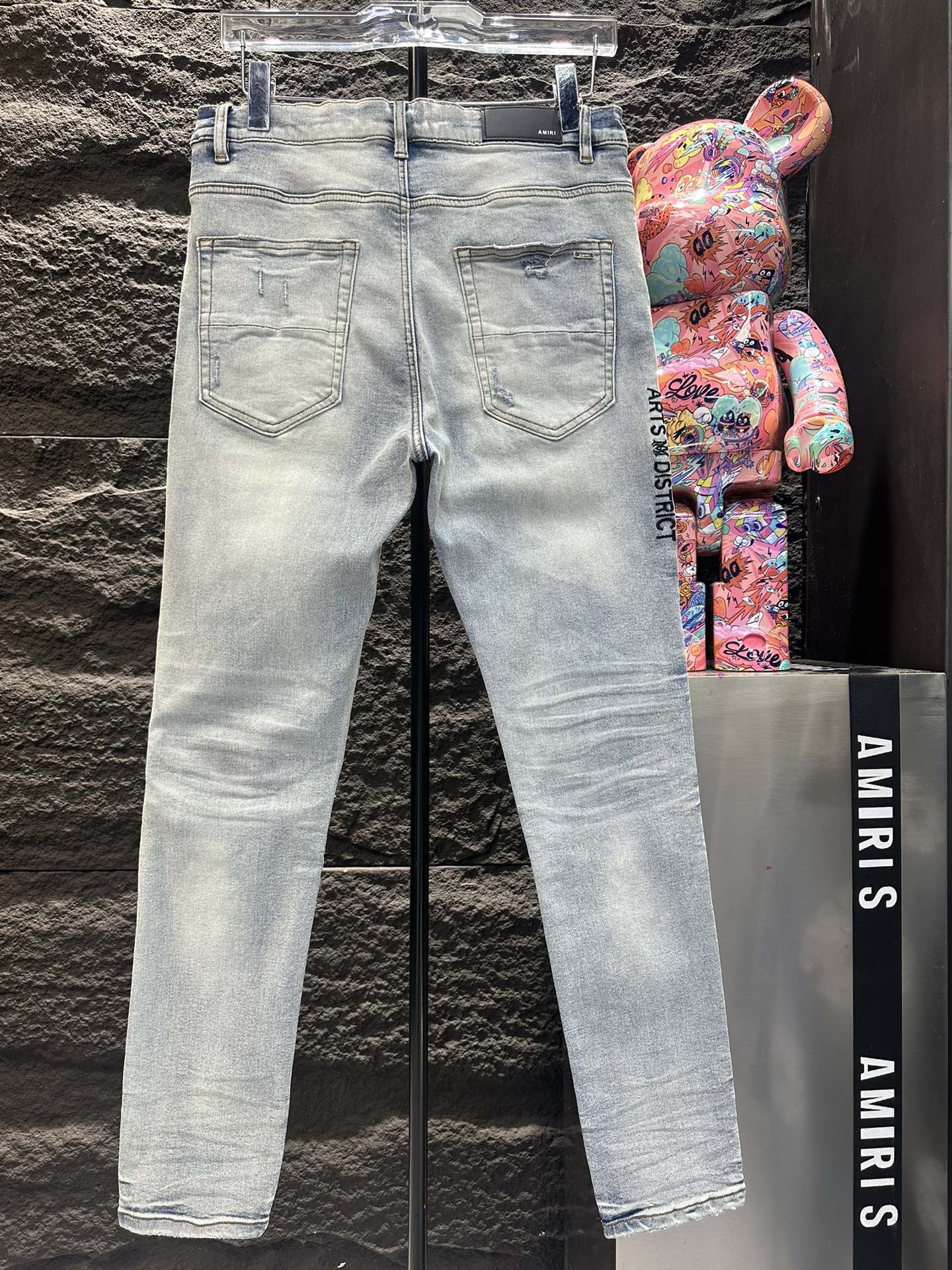 AMIRI ジーンズ エマール偽物 触り心地のいい デニムズボン ロゴ付き 美脚 パンツ 人気新作 ブルー_6